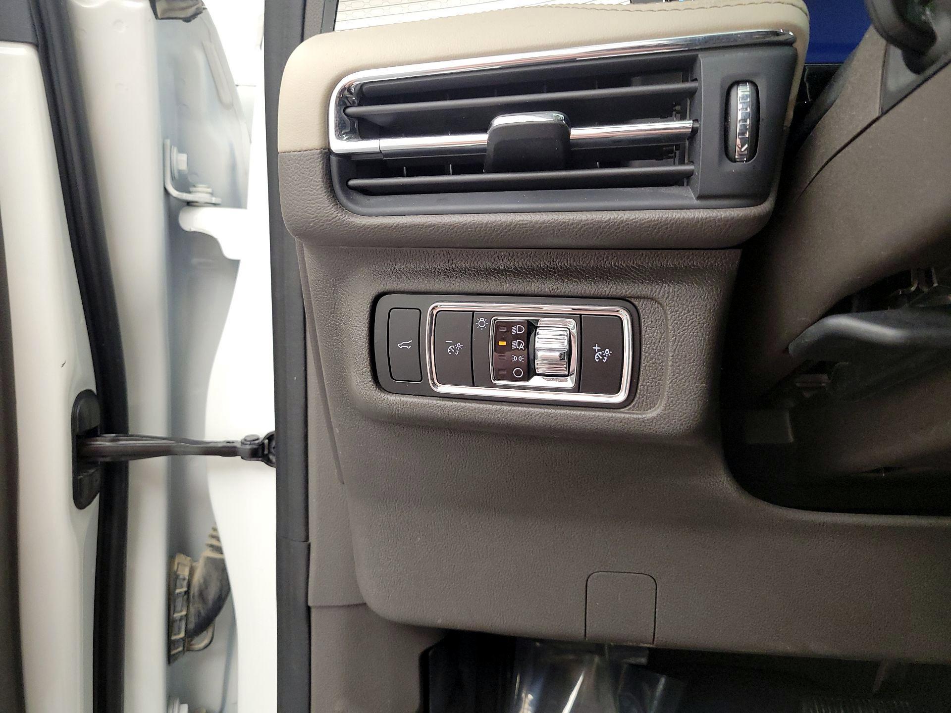 Thumbnail: 2023 Lincoln Corsair - 13