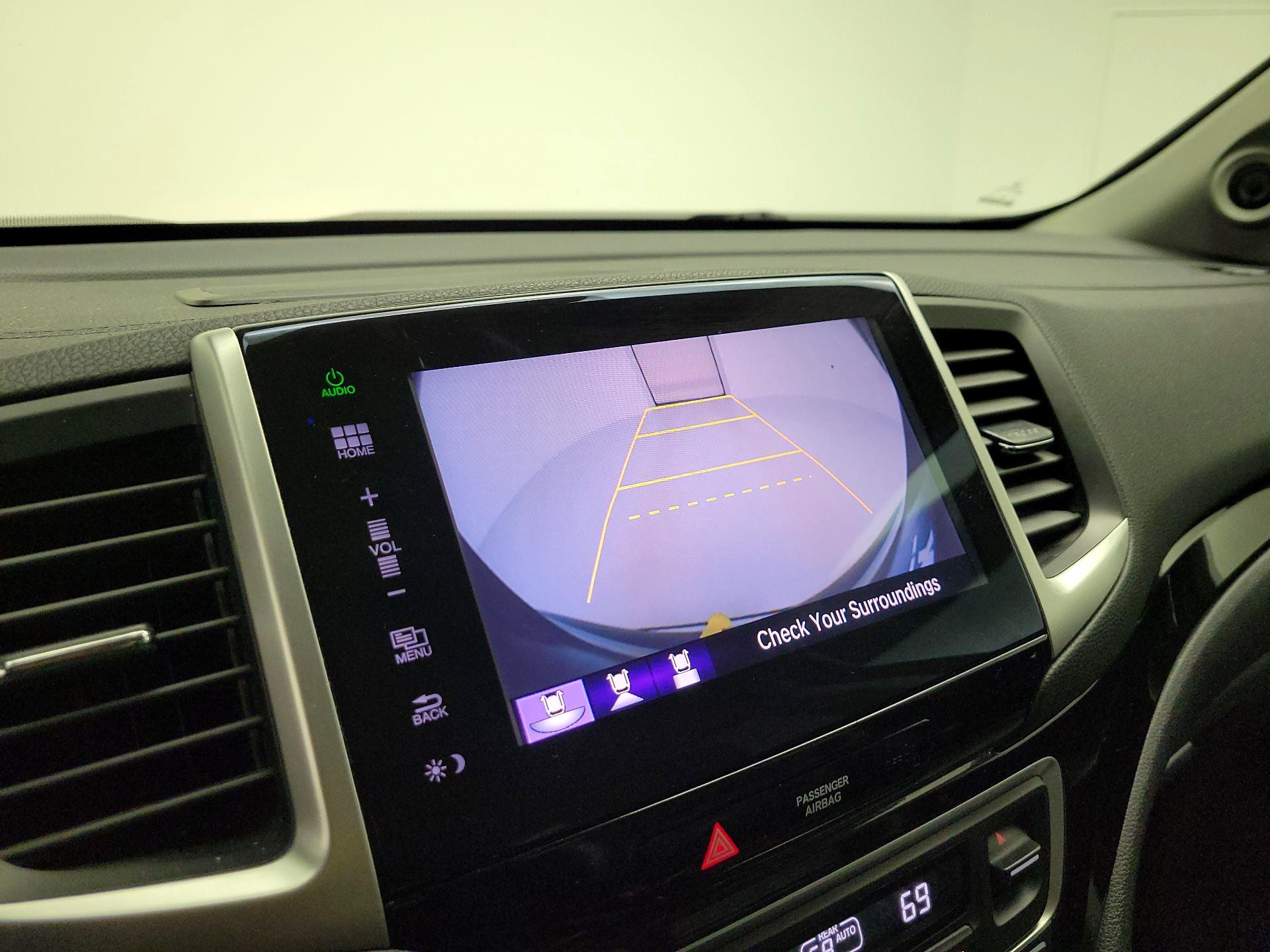 Thumbnail: 2016 Honda Pilot - 15