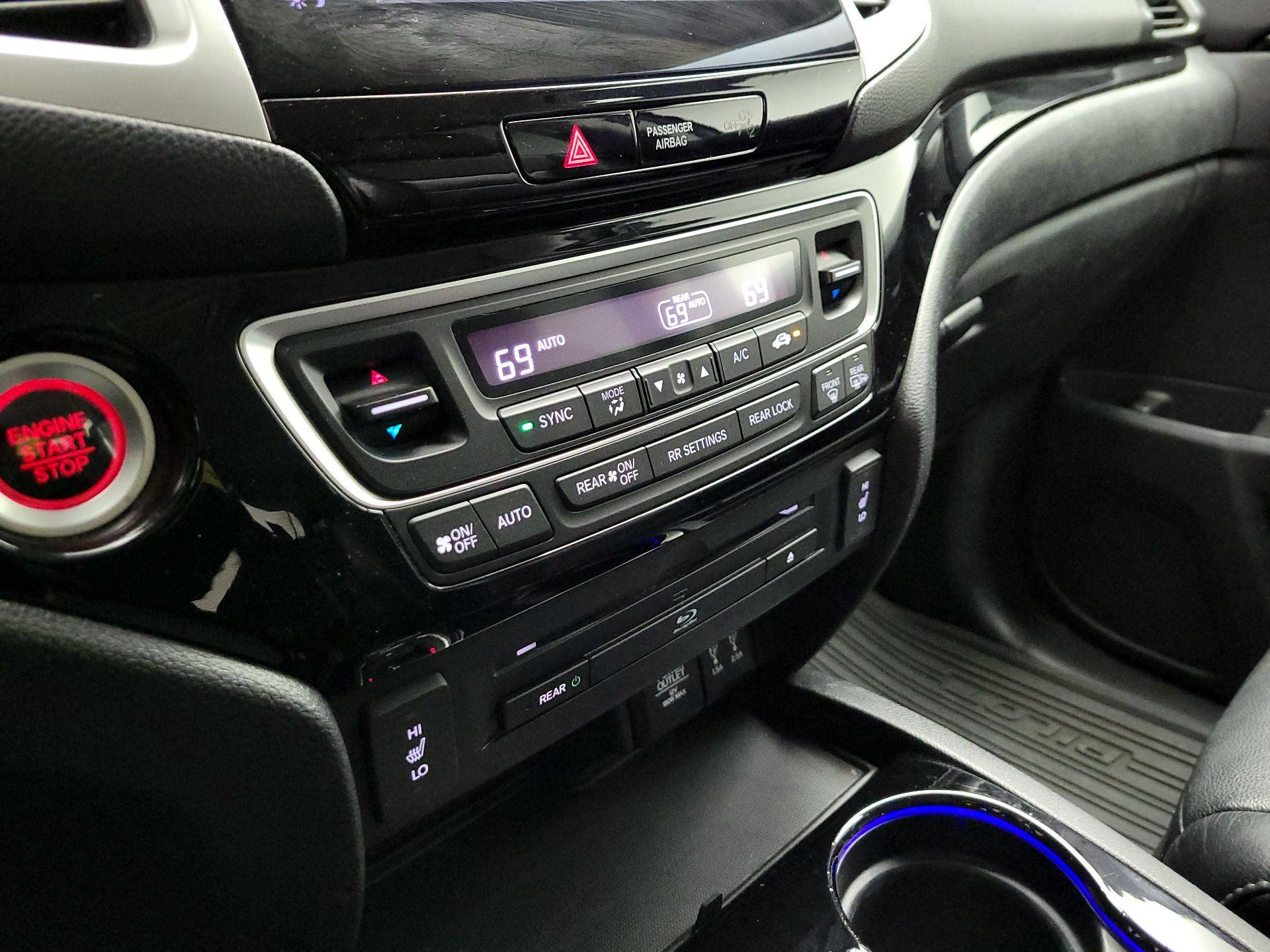 Thumbnail: 2016 Honda Pilot - 17