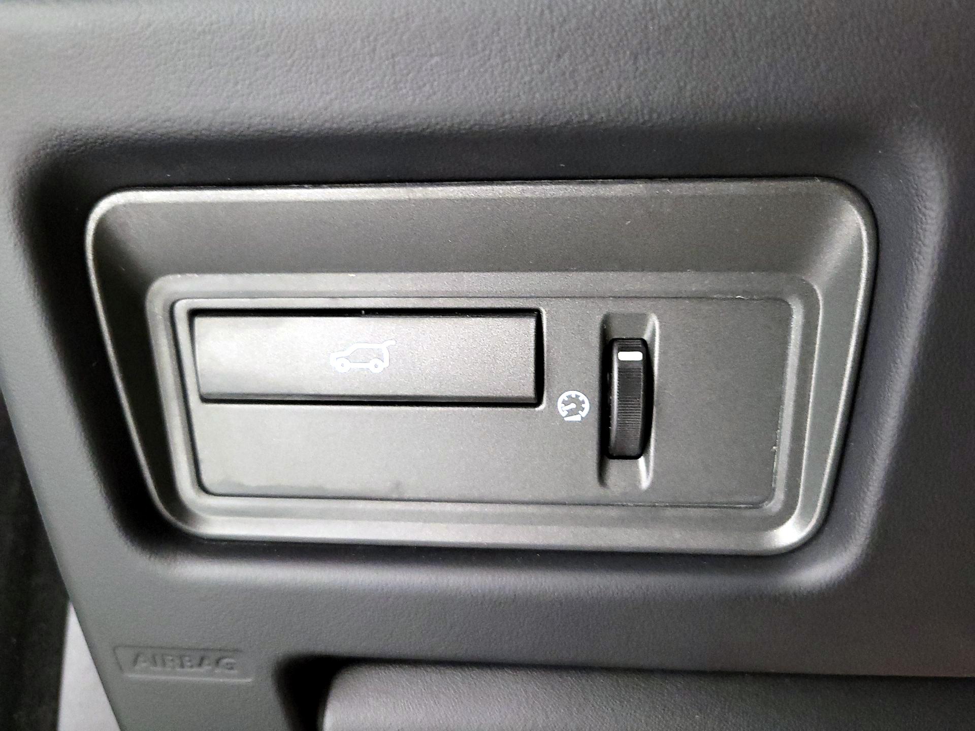 Thumbnail: 2015 Land Rover Range Rover Evoque - 13