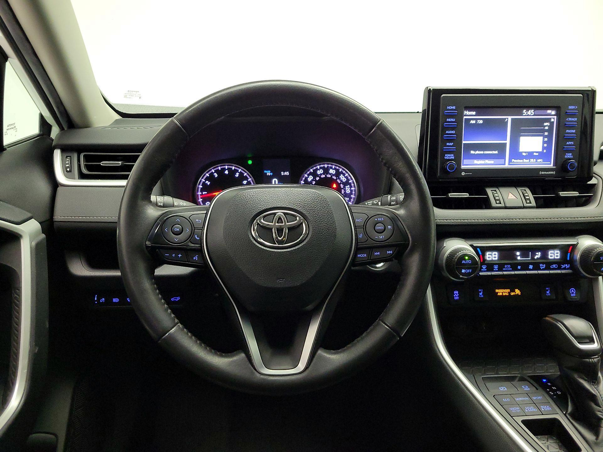 Thumbnail: 2020 Toyota RAV4 - 10