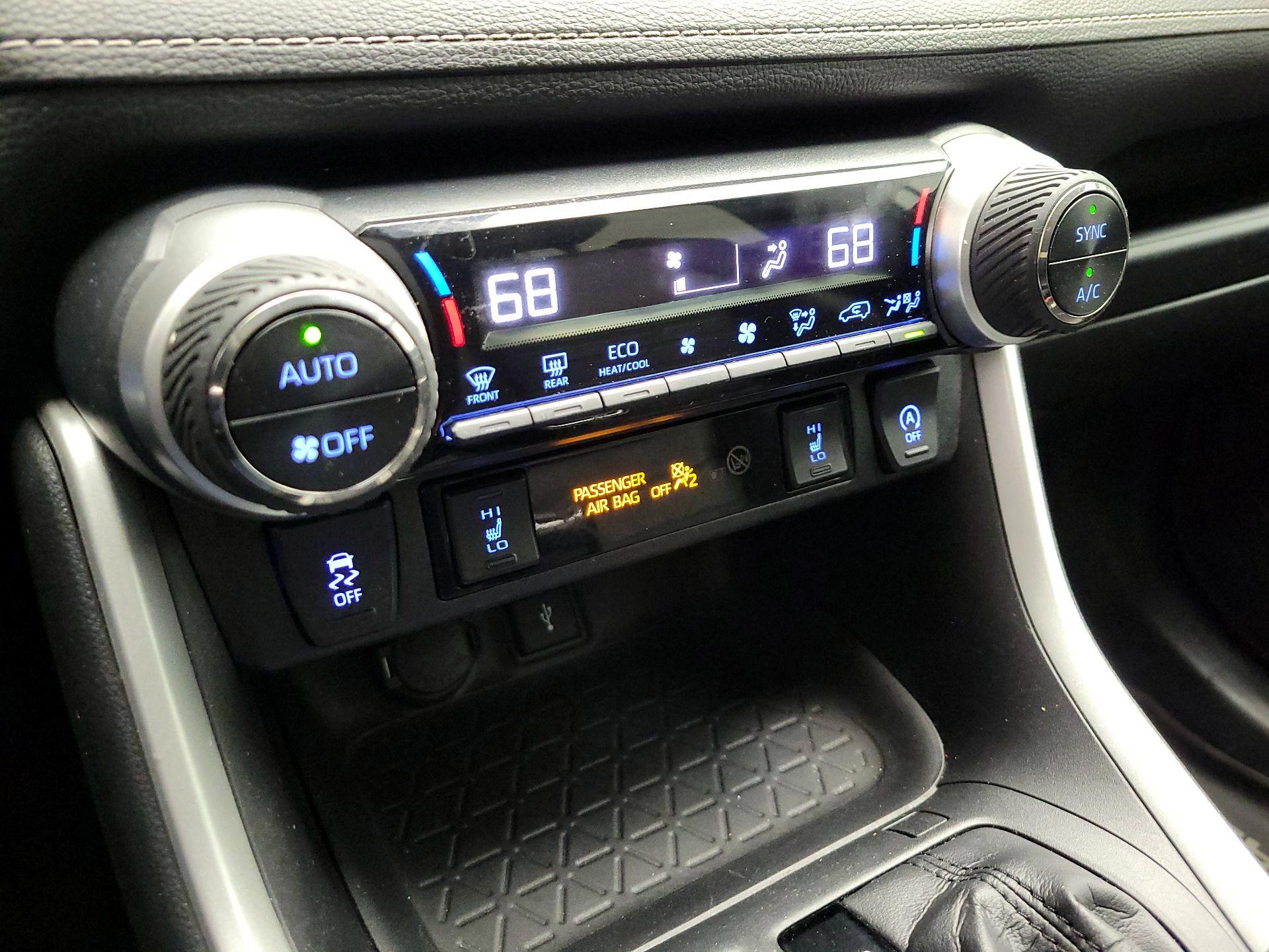 Thumbnail: 2020 Toyota RAV4 - 16