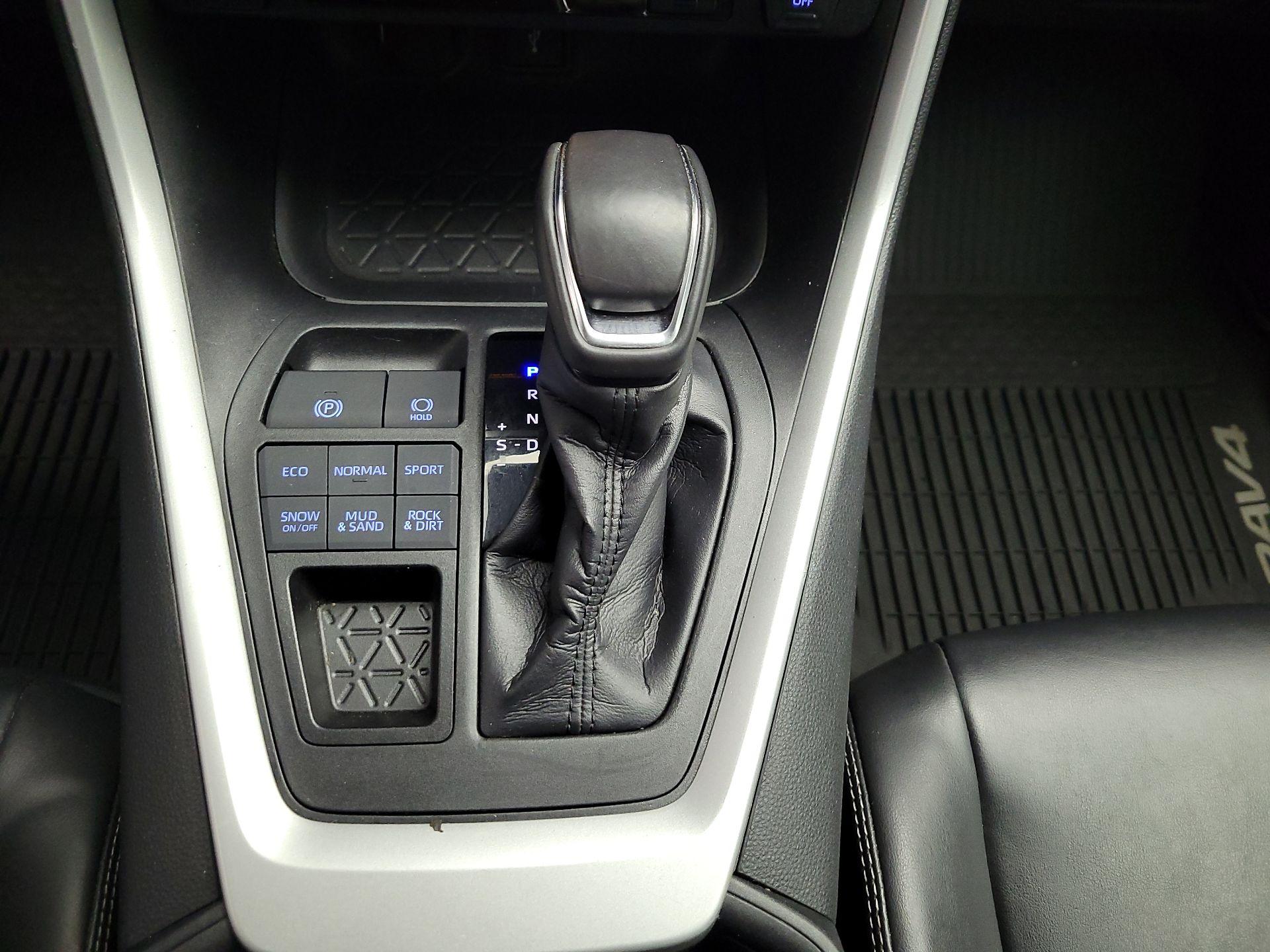 Thumbnail: 2020 Toyota RAV4 - 17