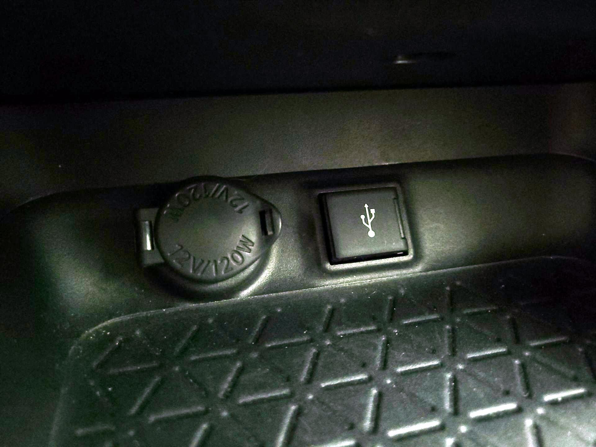 Thumbnail: 2020 Toyota RAV4 - 18