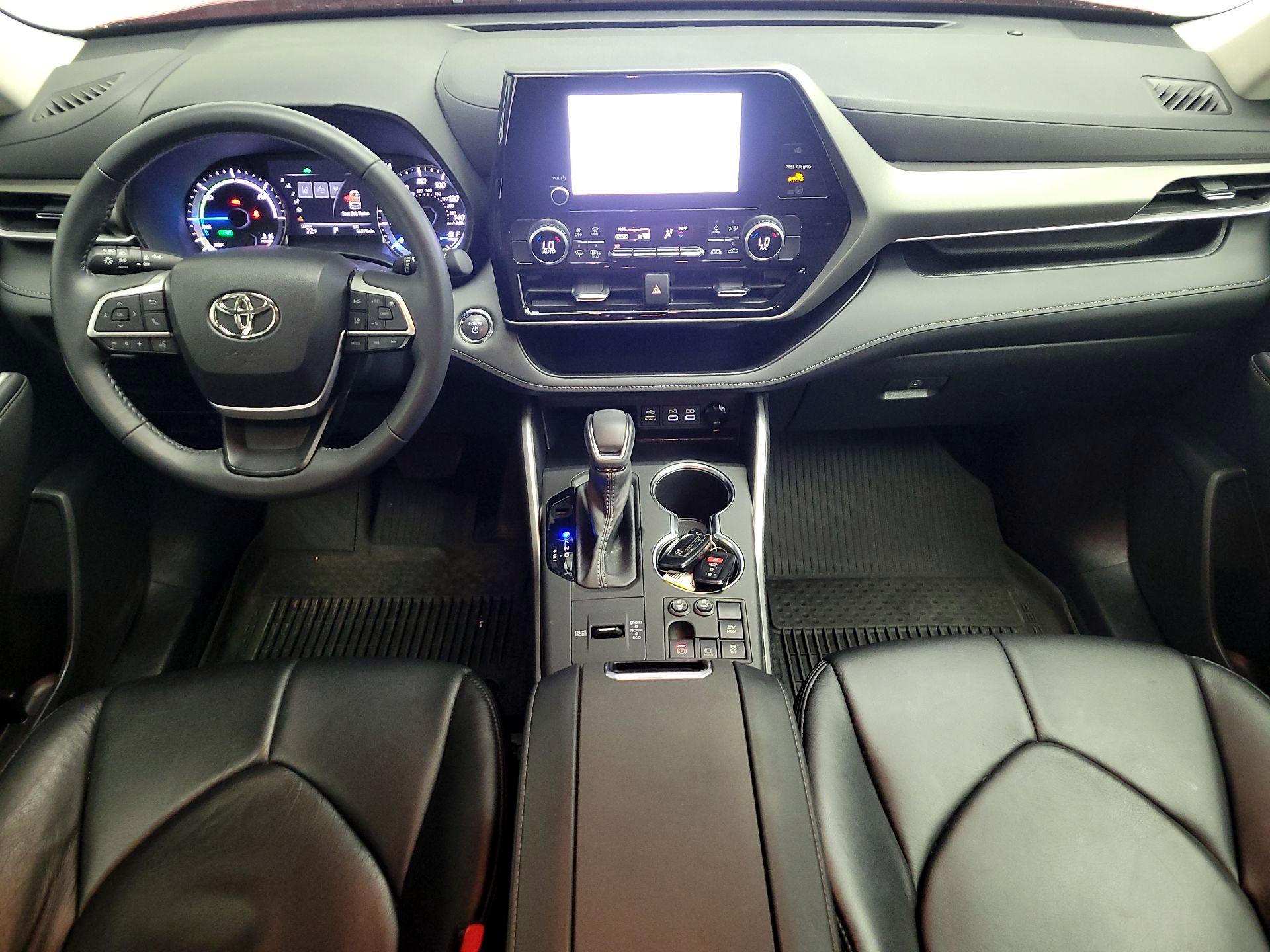 Thumbnail: 2023 Toyota Highlander - 9