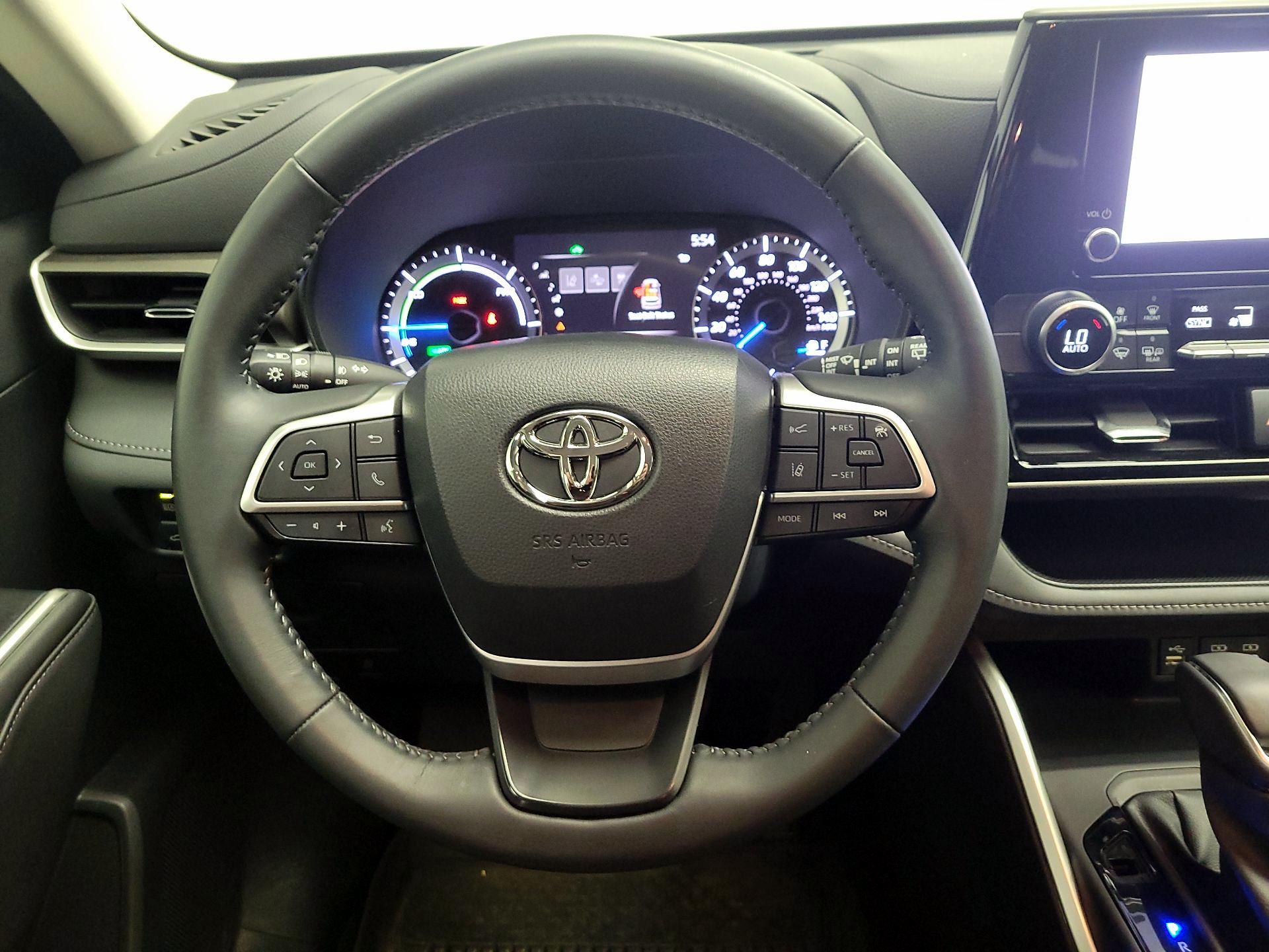 Thumbnail: 2023 Toyota Highlander - 10