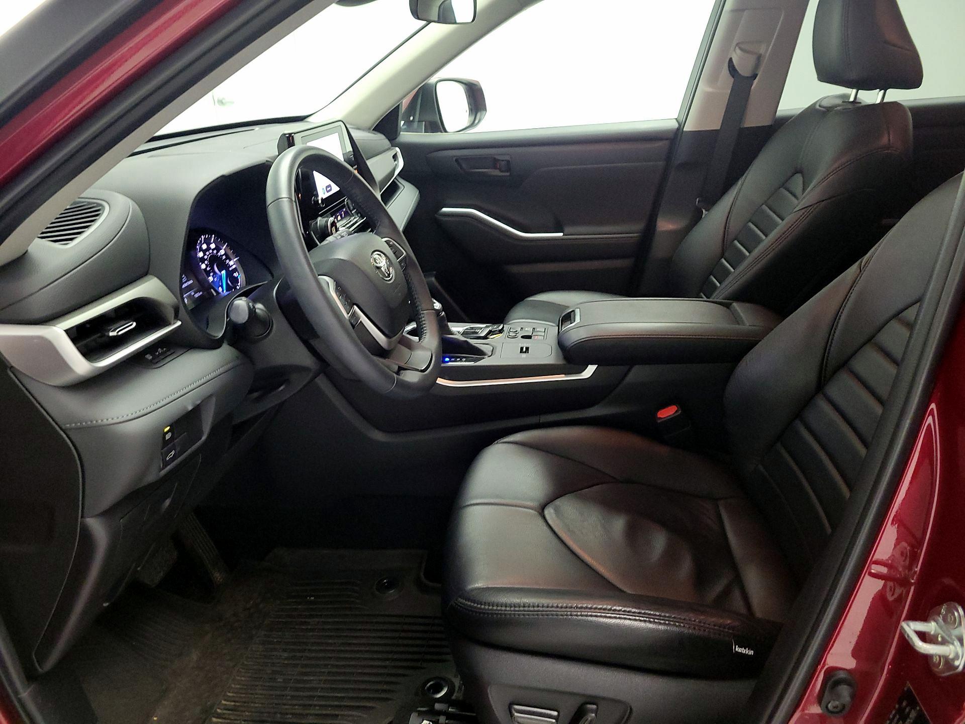 Thumbnail: 2023 Toyota Highlander - 11