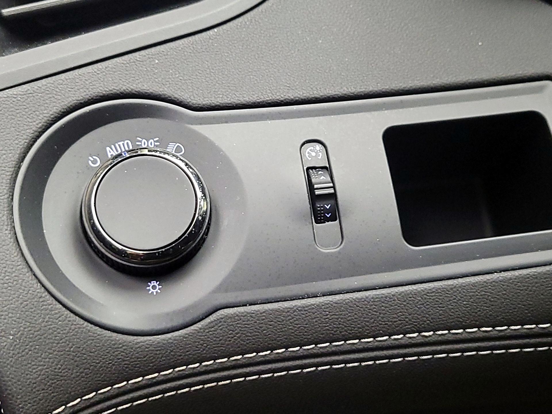 Thumbnail: 2014 Buick LaCrosse - 13