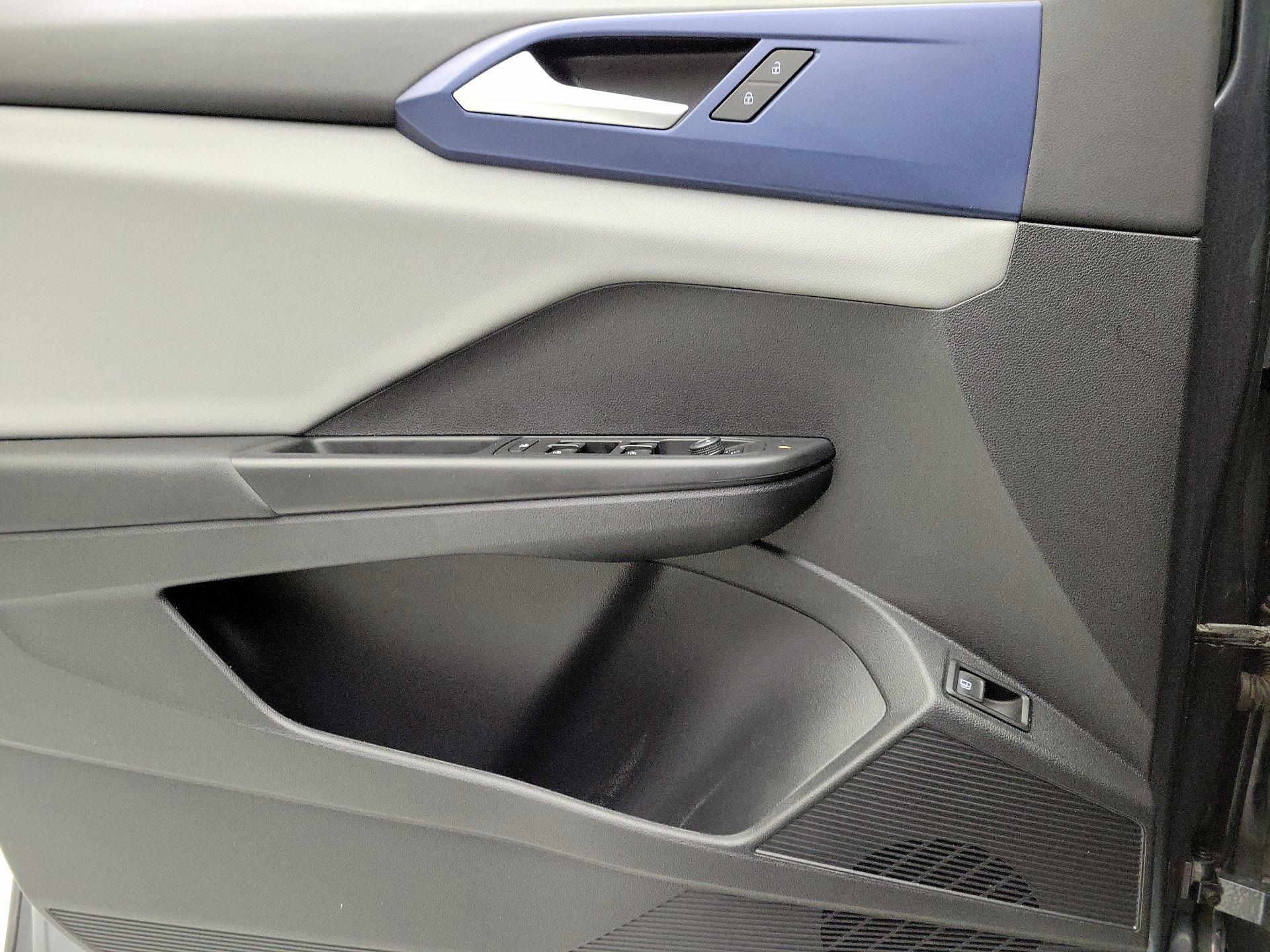 Thumbnail: 2022 Volkswagen Taos - 12