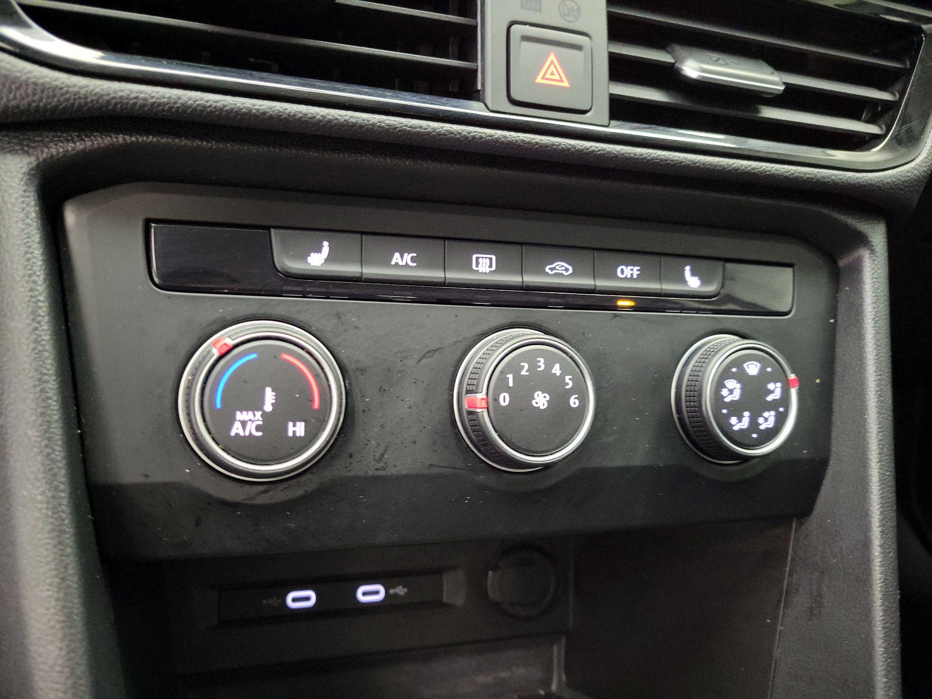 Thumbnail: 2022 Volkswagen Taos - 15