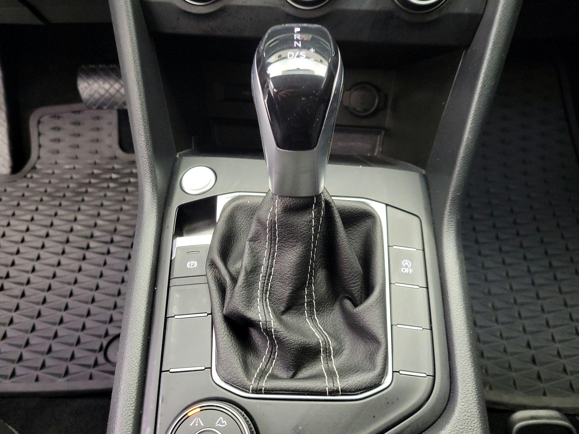 Thumbnail: 2022 Volkswagen Taos - 16