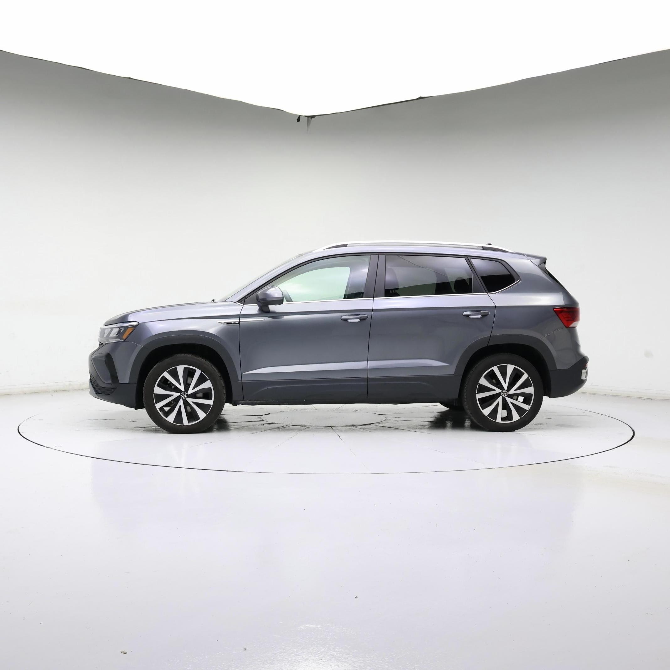 Thumbnail: 2022 Volkswagen Taos - 3