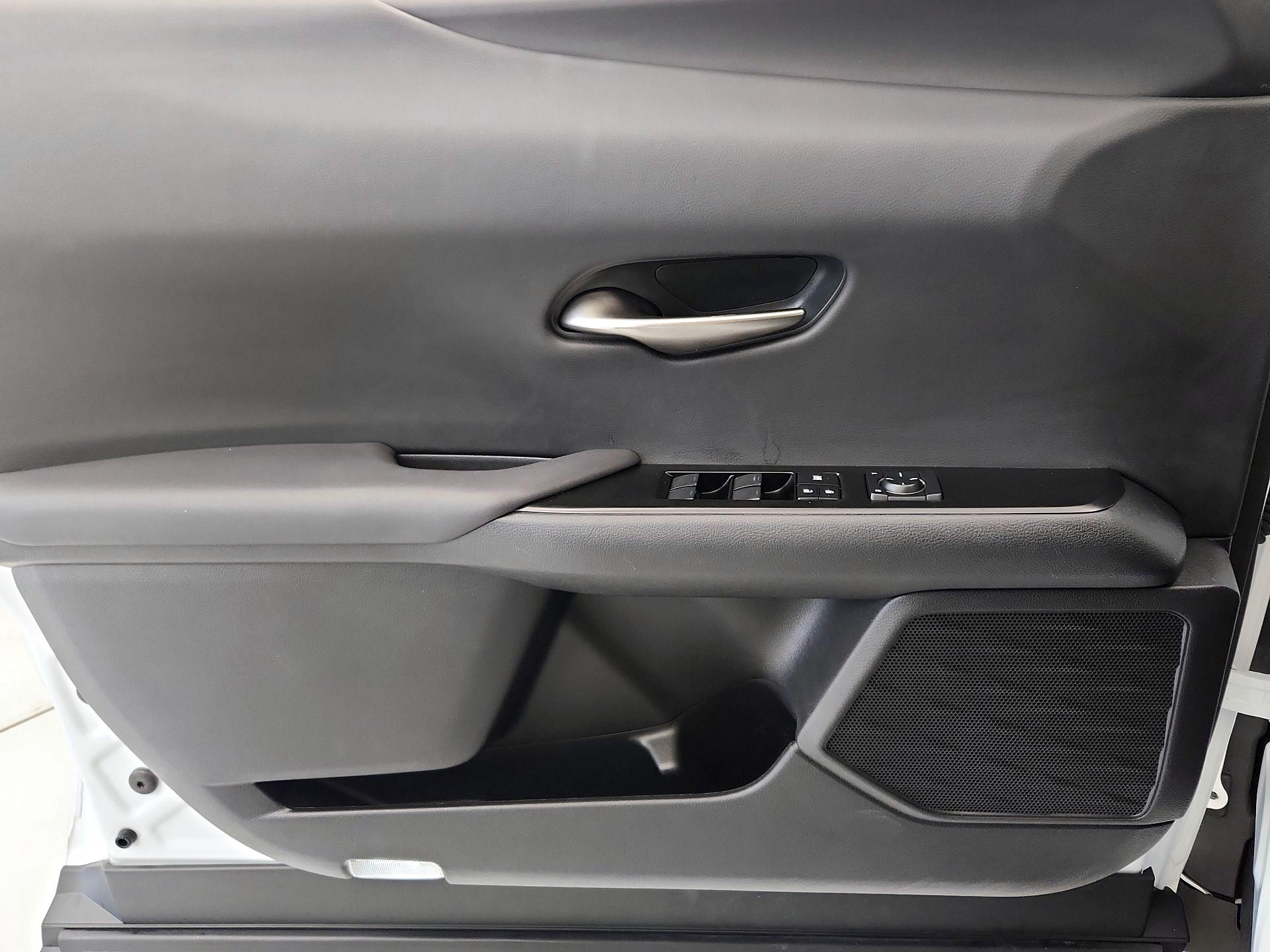 Thumbnail: 2024 Lexus UX - 12