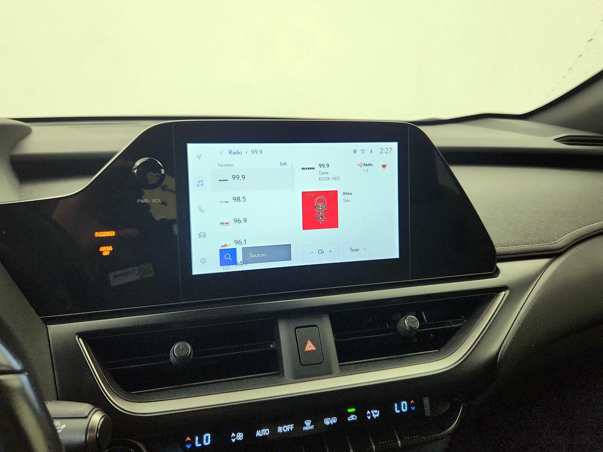 Thumbnail: 2024 Lexus UX - 15