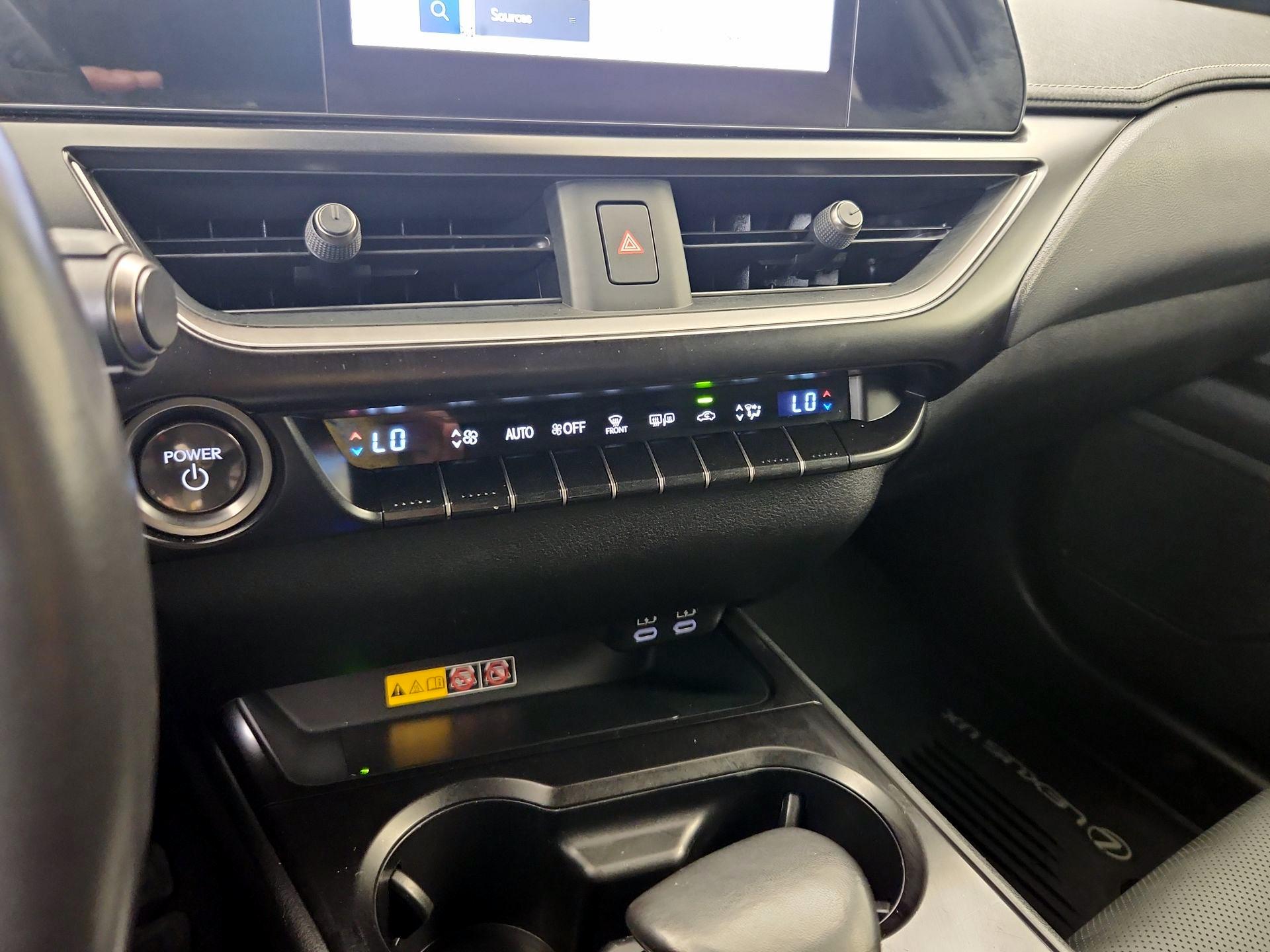 Thumbnail: 2024 Lexus UX - 16