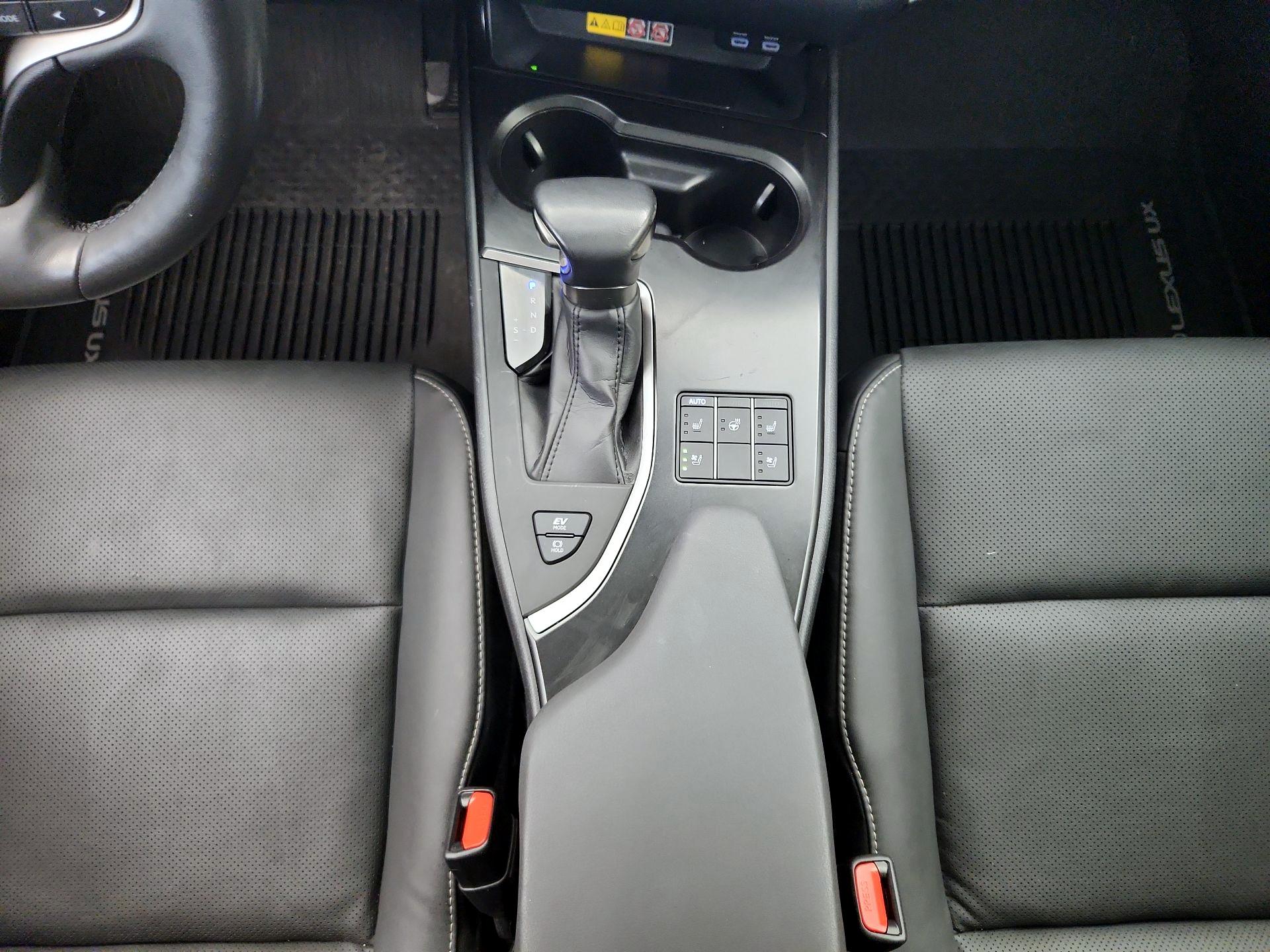 Thumbnail: 2024 Lexus UX - 17