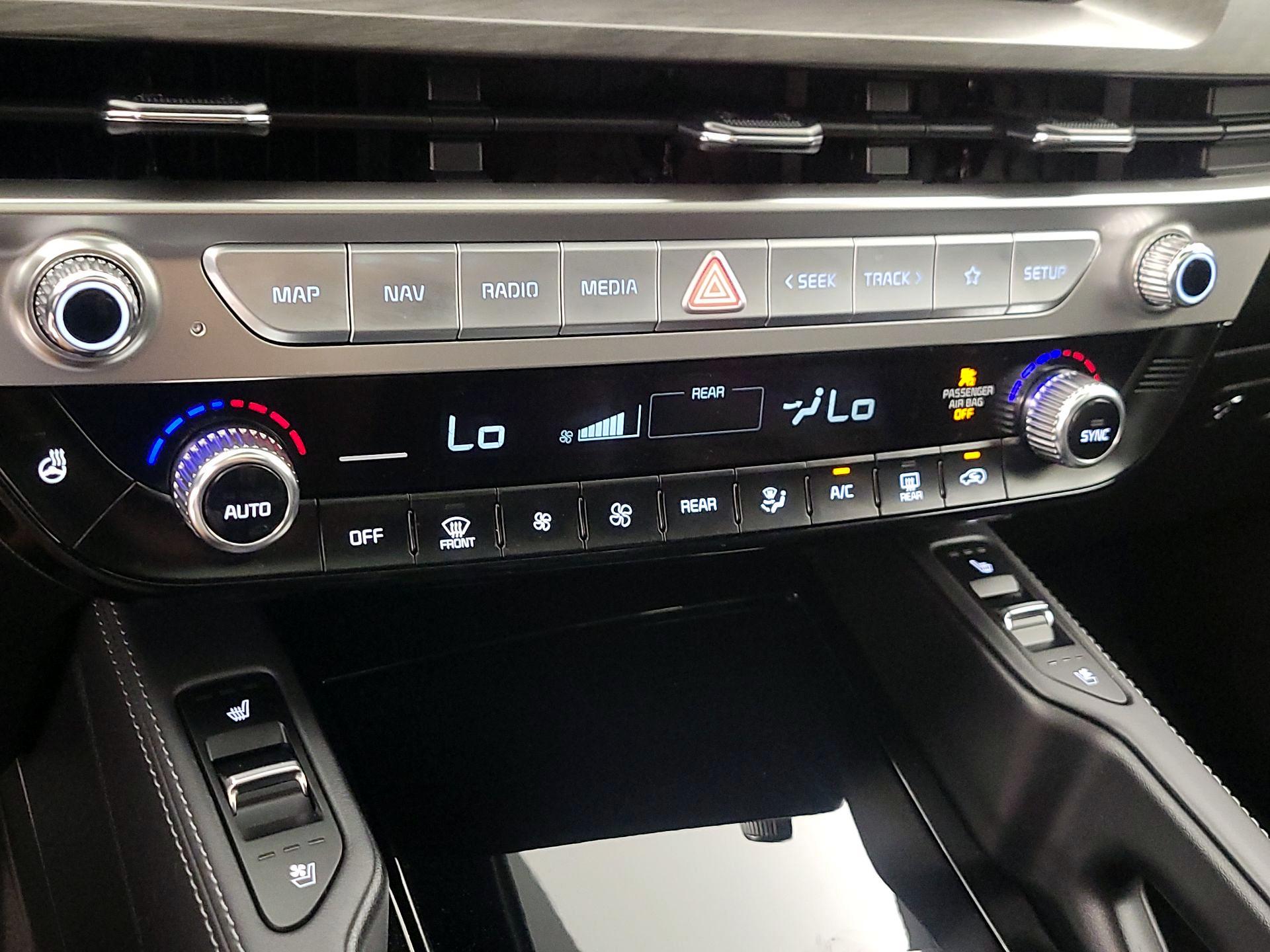 Thumbnail: 2023 Kia Telluride - 16
