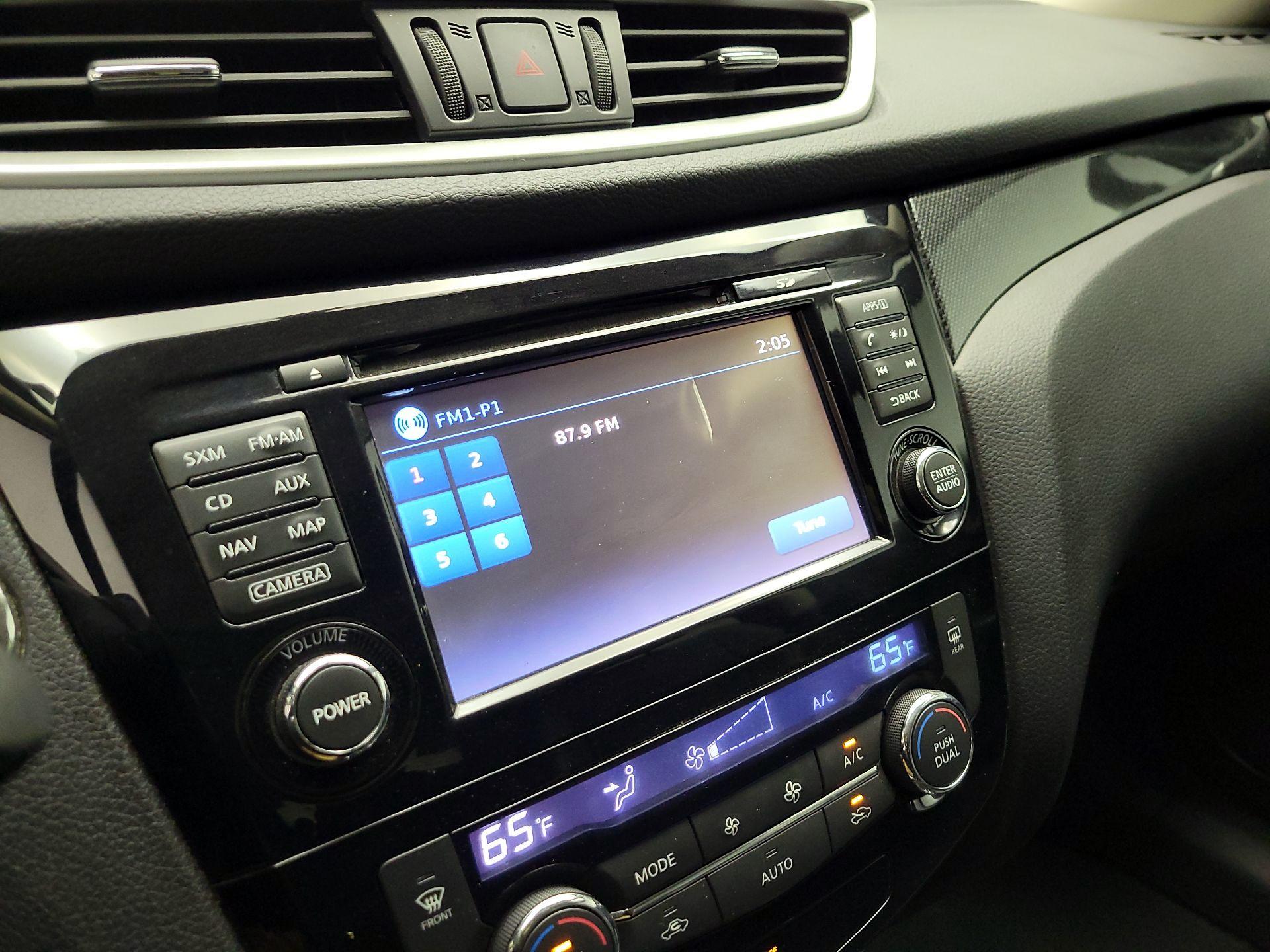 Thumbnail: 2015 Nissan Rogue - 16