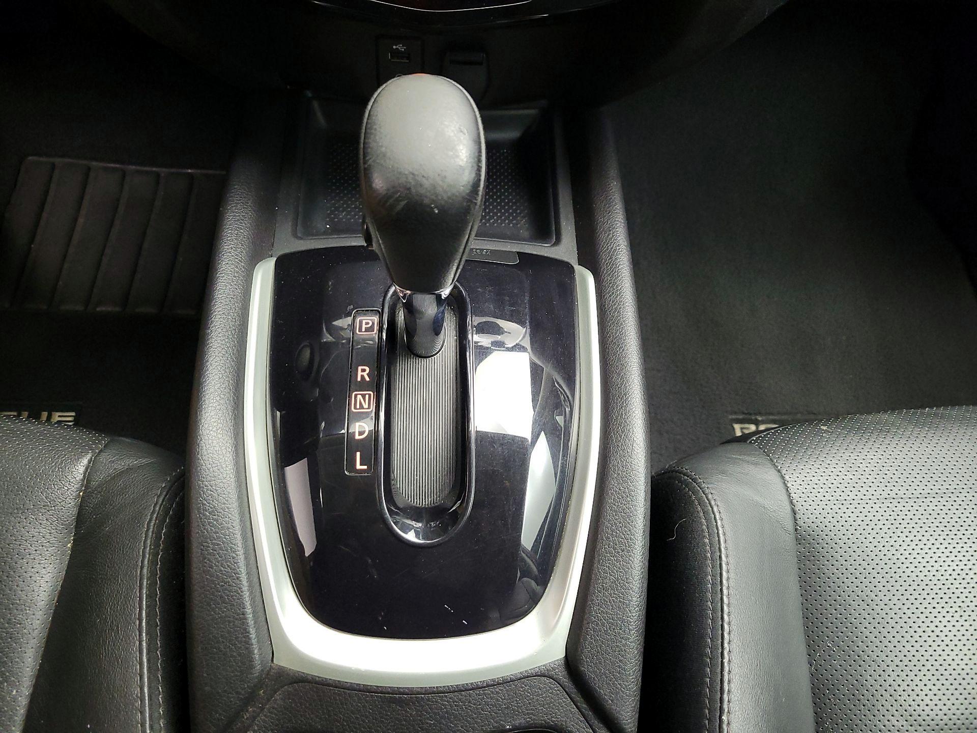 Thumbnail: 2015 Nissan Rogue - 18