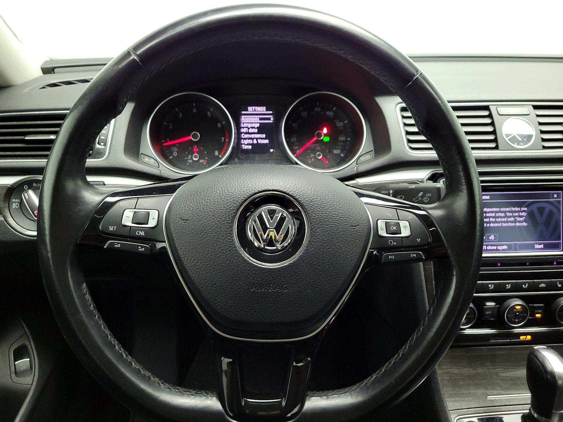 Thumbnail: 2017 Volkswagen Passat - 10