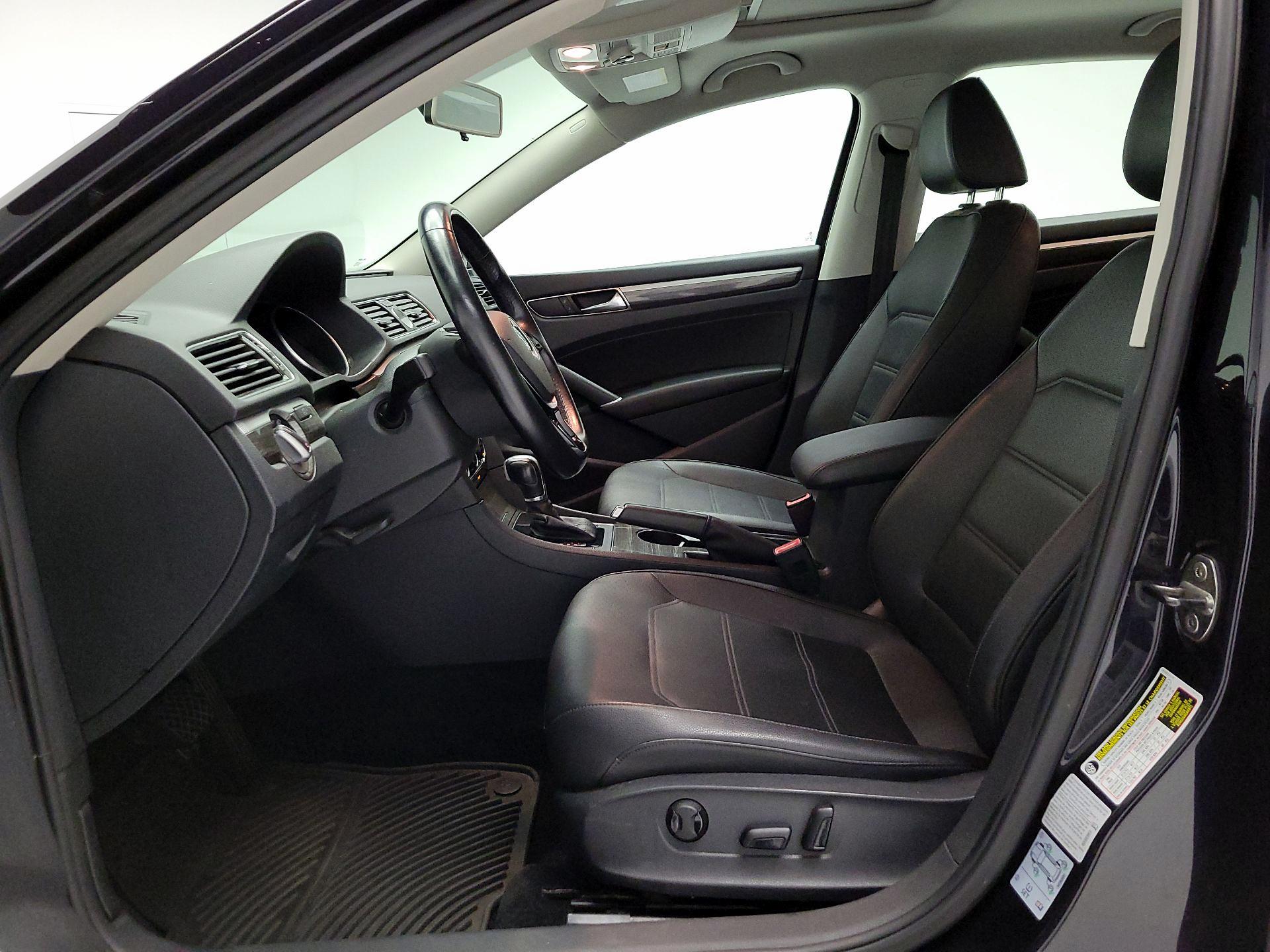 Thumbnail: 2017 Volkswagen Passat - 11