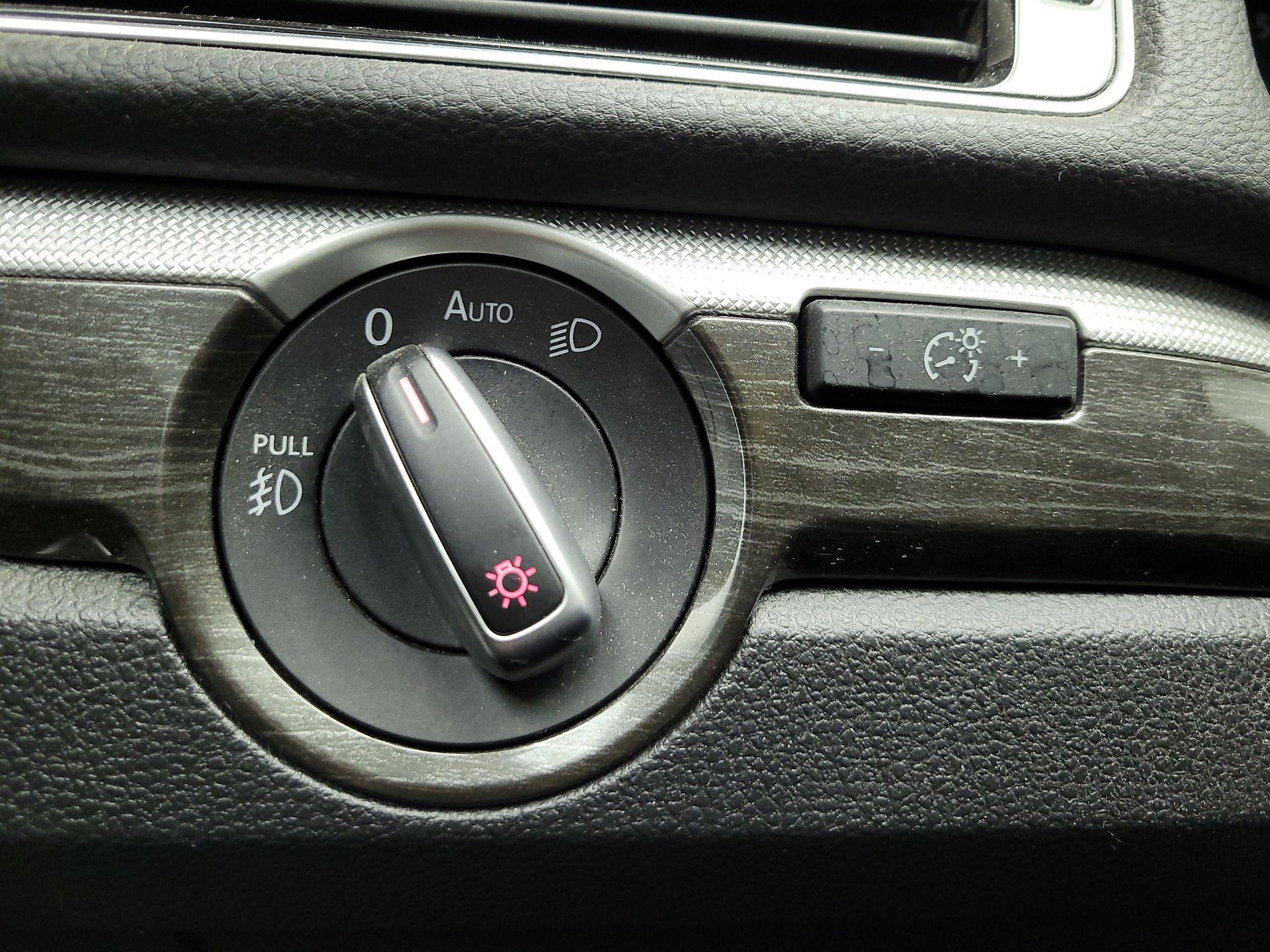 Thumbnail: 2017 Volkswagen Passat - 13