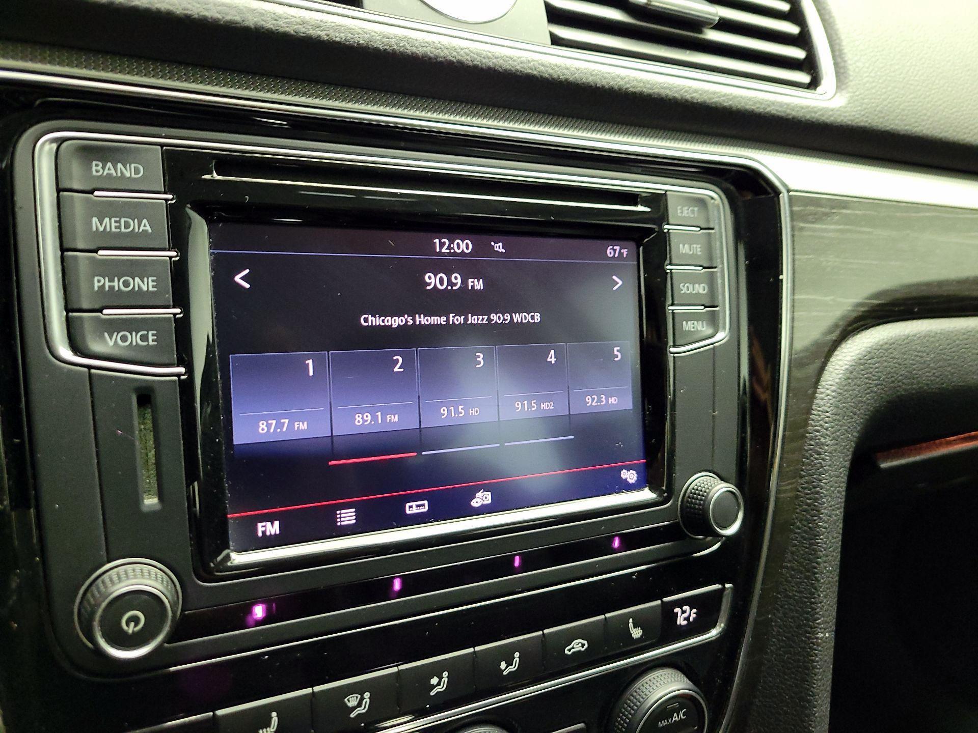 Thumbnail: 2017 Volkswagen Passat - 15