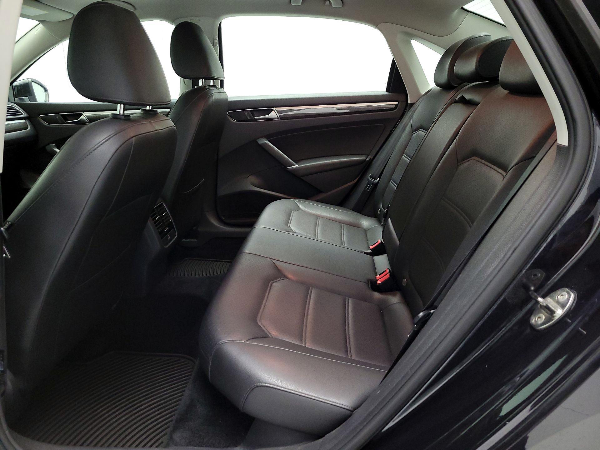 Thumbnail: 2017 Volkswagen Passat - 18