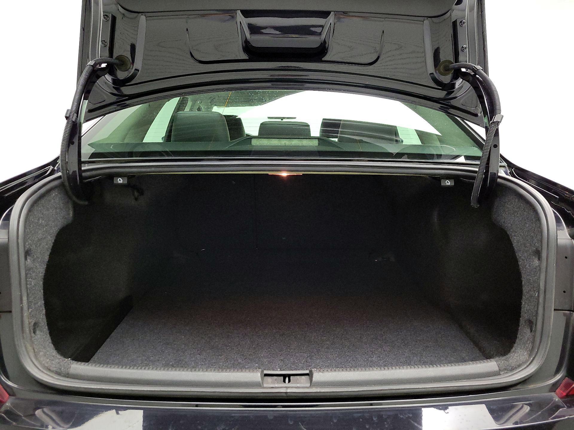 Thumbnail: 2017 Volkswagen Passat - 19