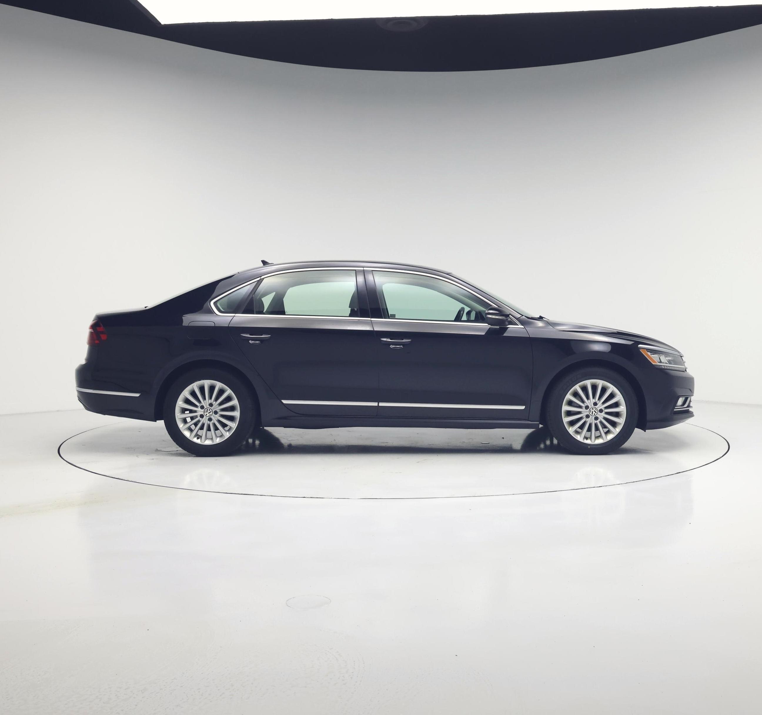 Thumbnail: 2017 Volkswagen Passat - 7
