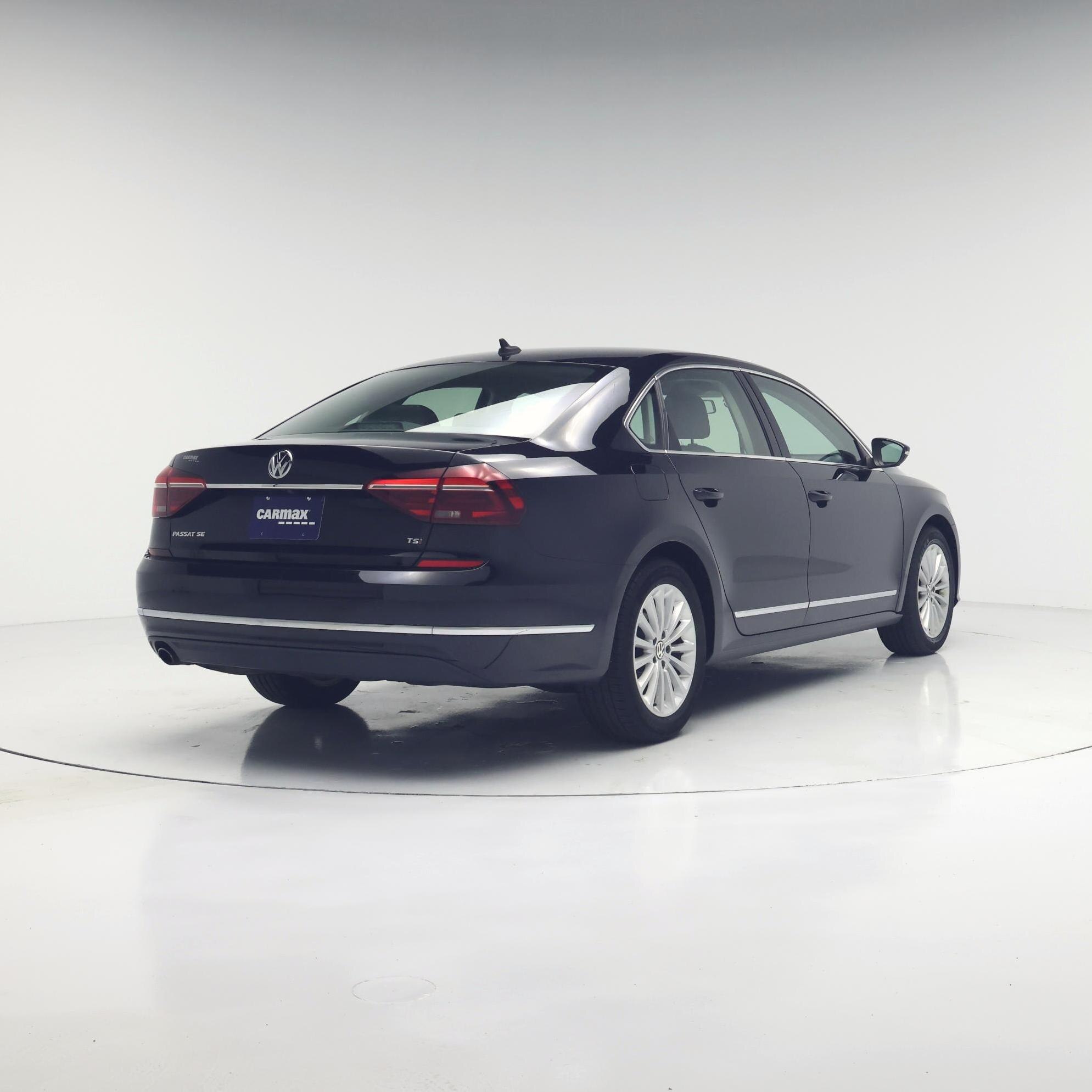 Thumbnail: 2017 Volkswagen Passat - 8