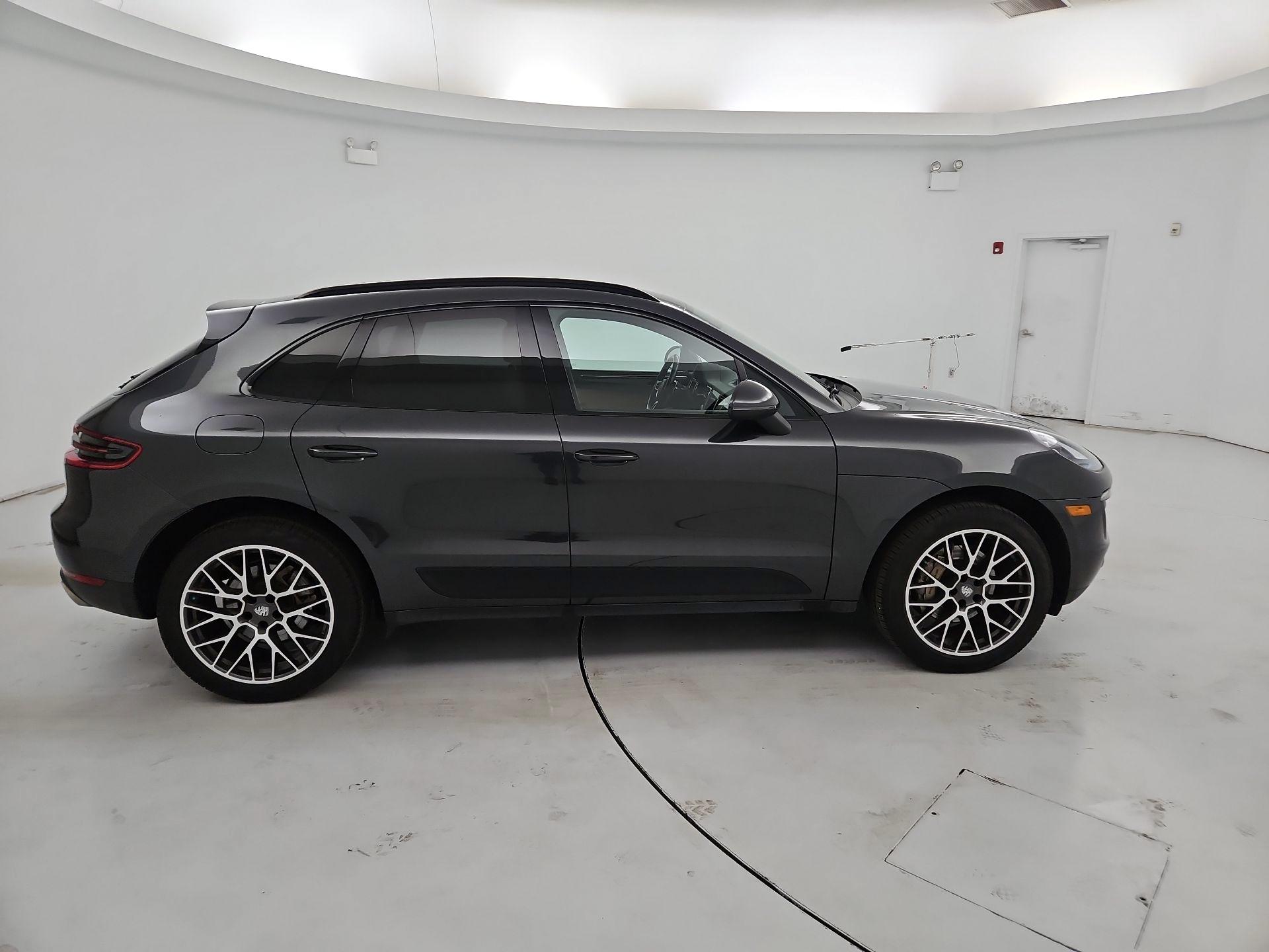 Thumbnail: 2018 Porsche Macan - 4