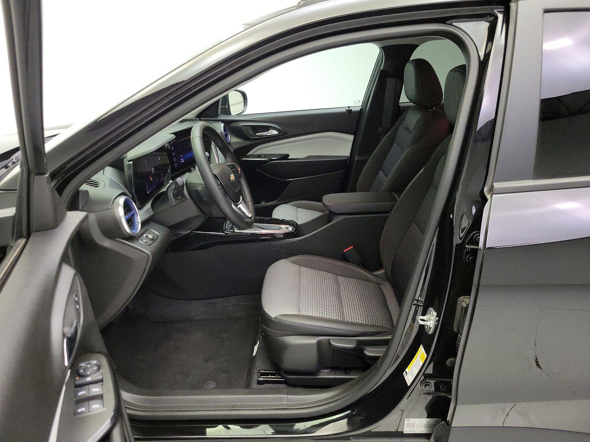 Thumbnail: 2025 Chevrolet Trax - 11