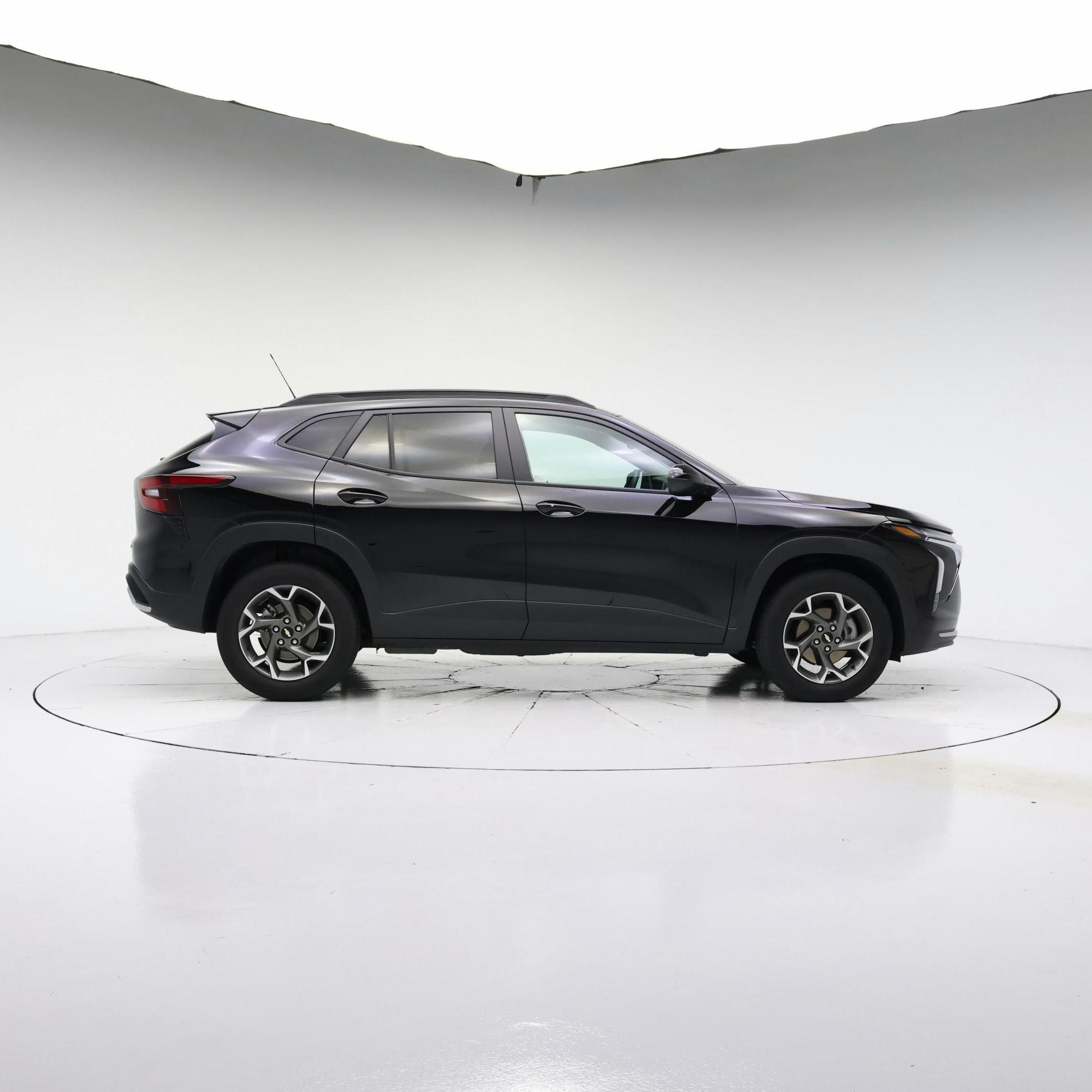 Thumbnail: 2025 Chevrolet Trax - 3