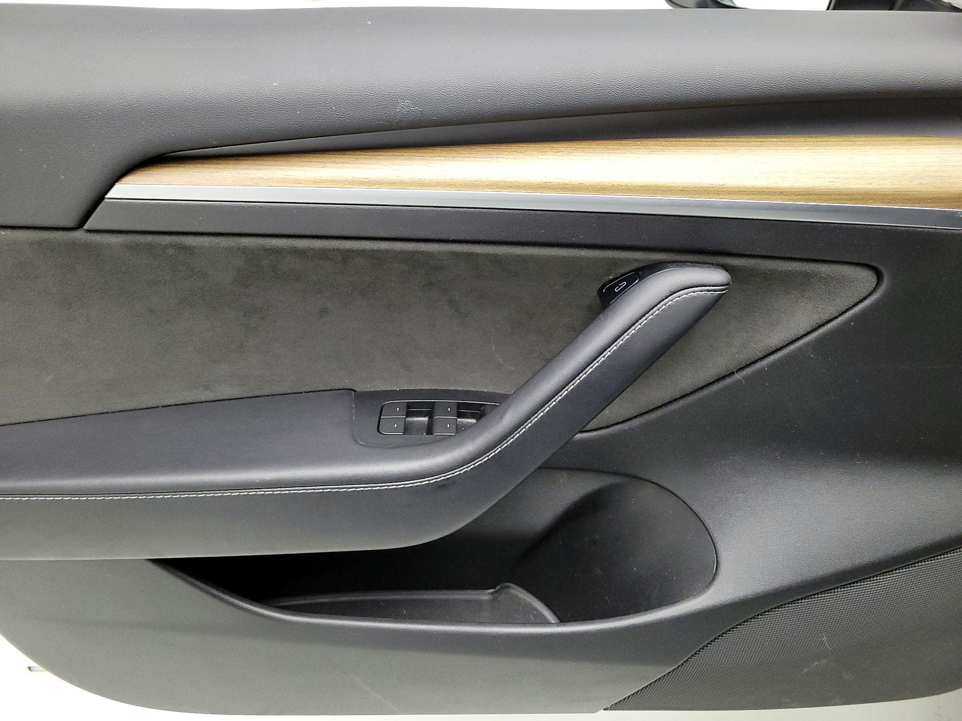 Thumbnail: 2022 Tesla Model 3 - 12