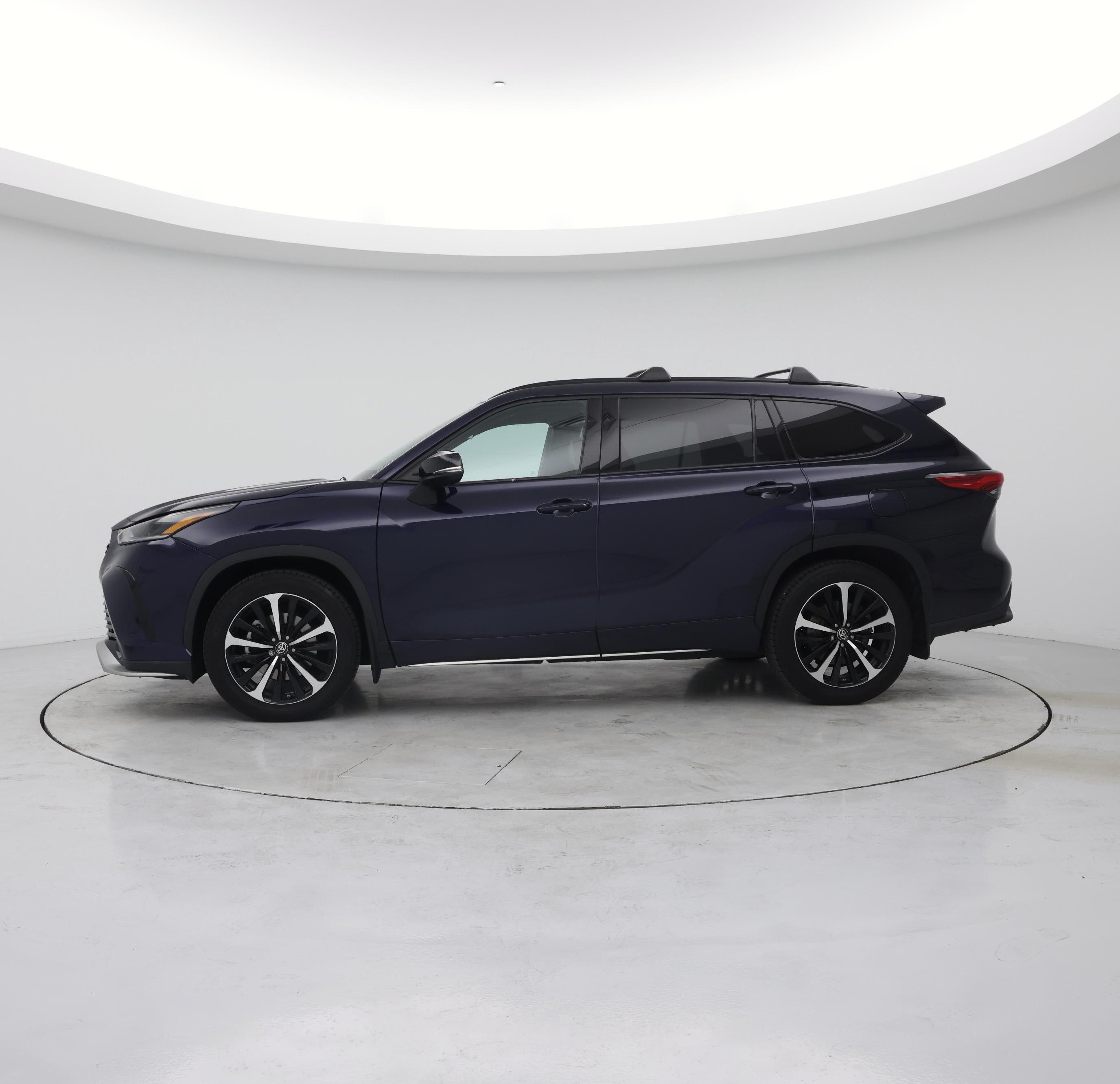 Thumbnail: 2022 Toyota Highlander - 3