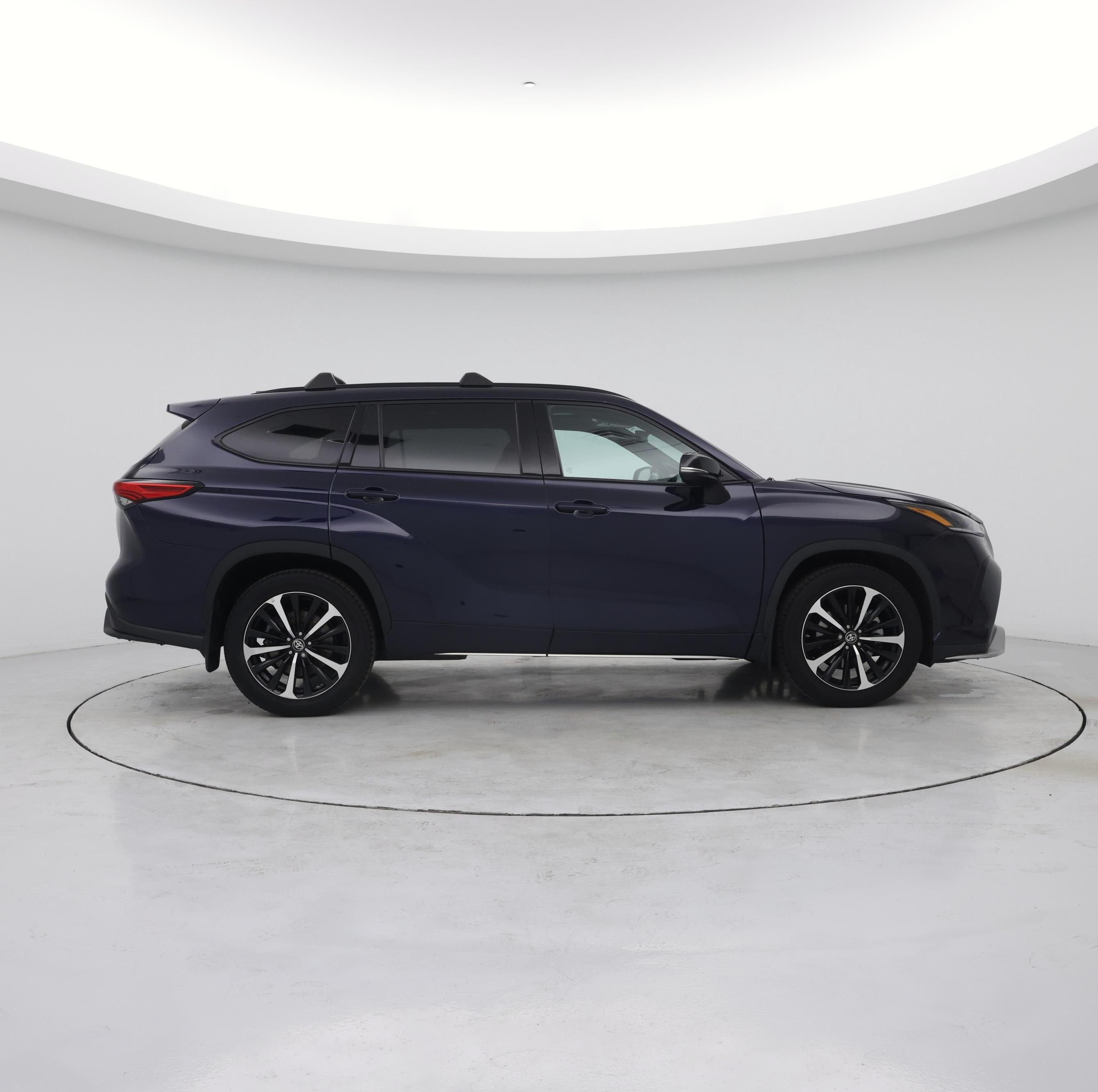 Thumbnail: 2022 Toyota Highlander - 7