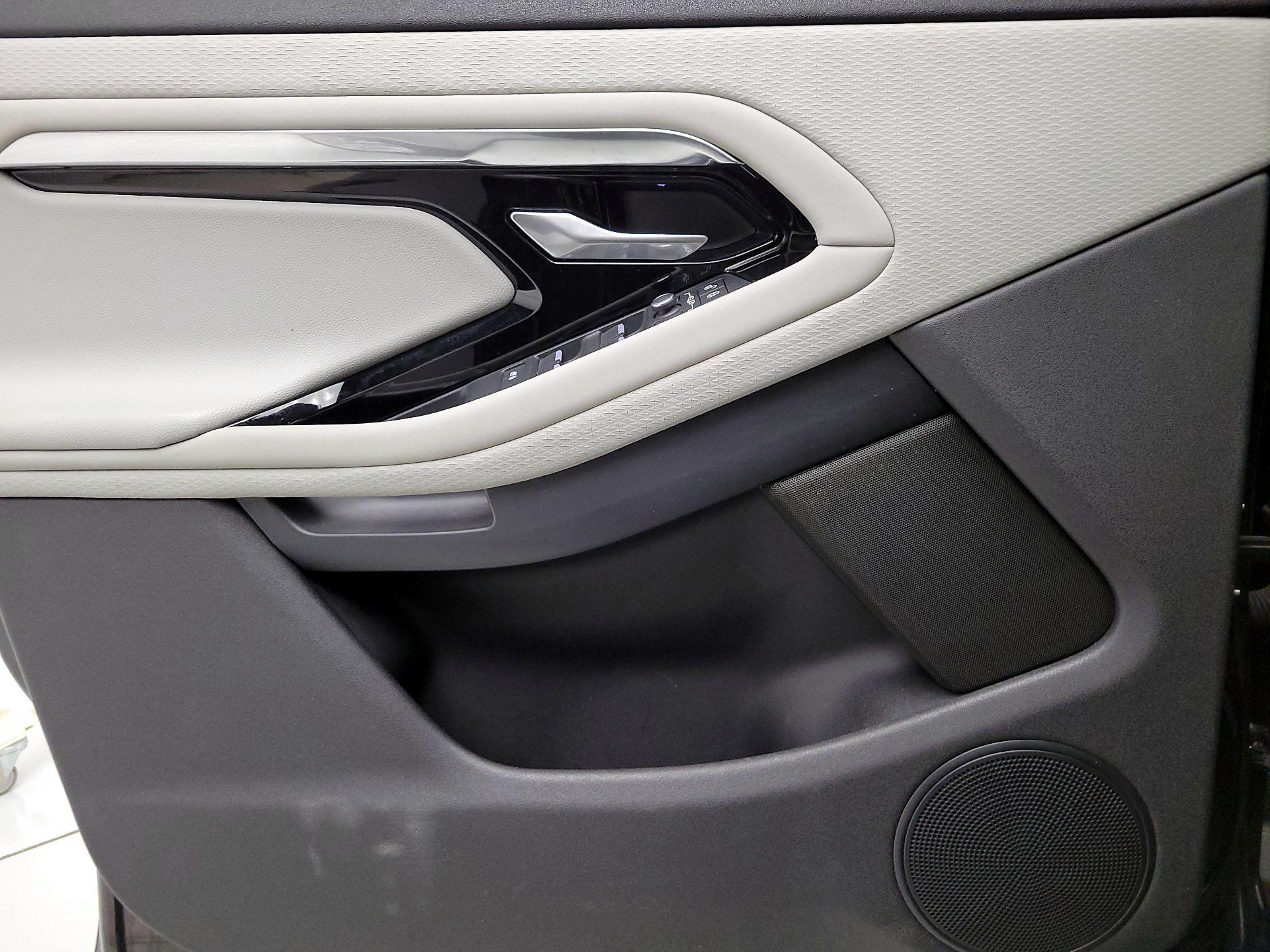 Thumbnail: 2020 Land Rover Range Rover Evoque - 12