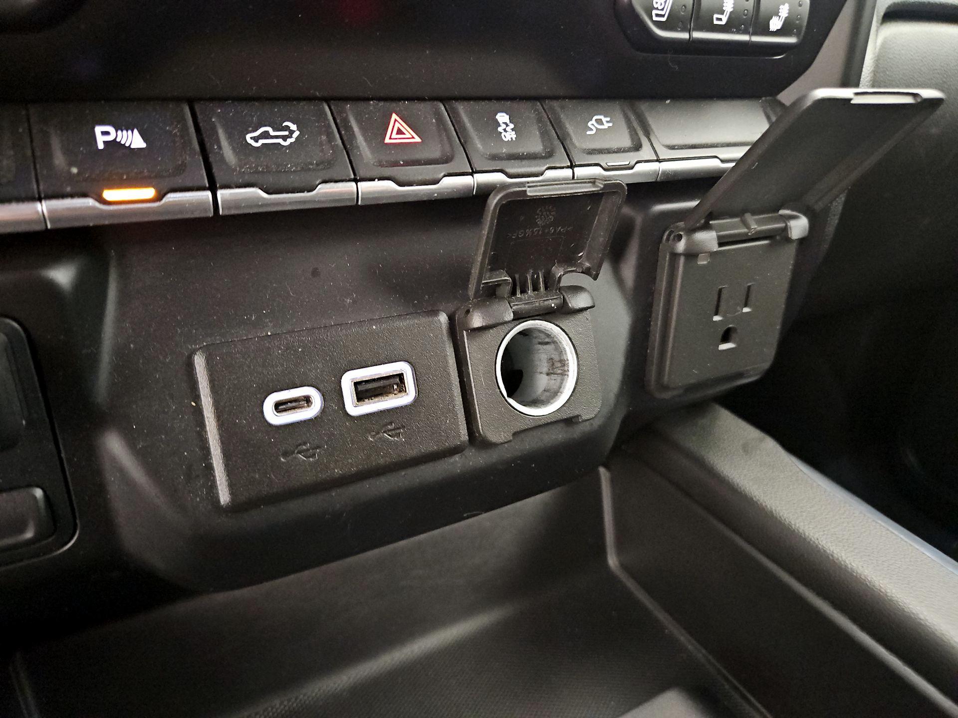 Thumbnail: 2022 Chevrolet Silverado 3500 - 18