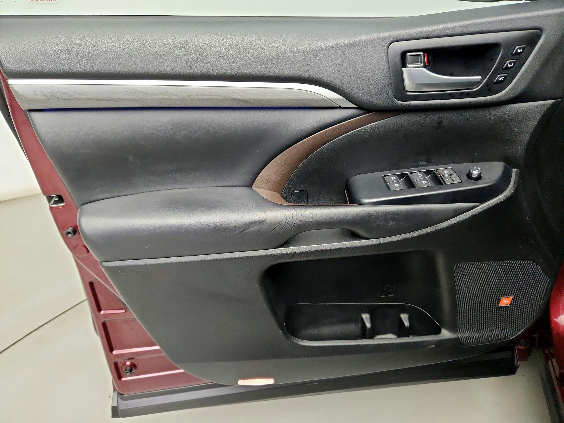 Thumbnail: 2018 Toyota Highlander - 12