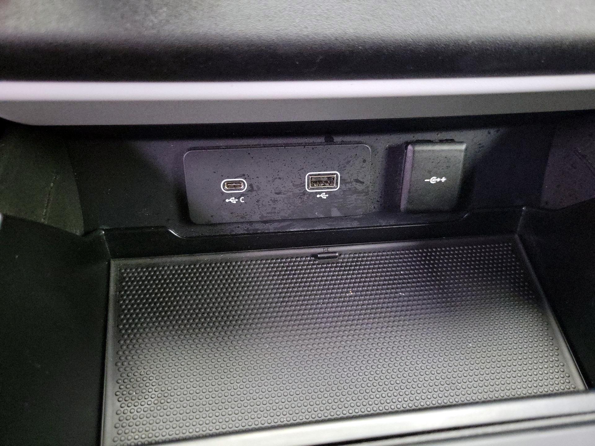 Thumbnail: 2024 Land Rover Defender - 18