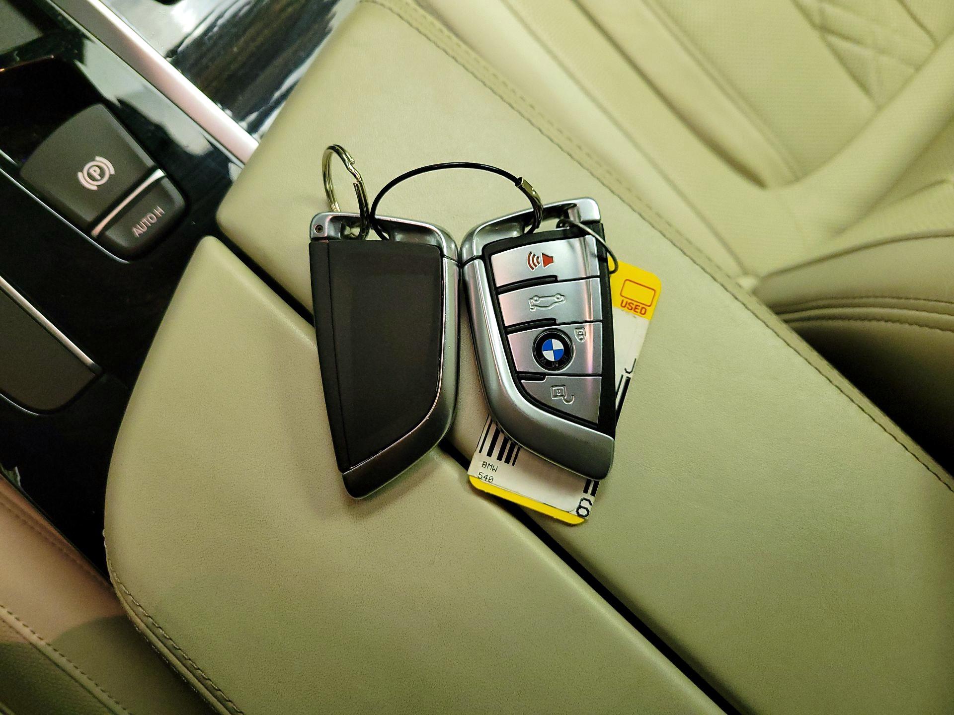 Thumbnail: 2020 BMW 5 Series - 18