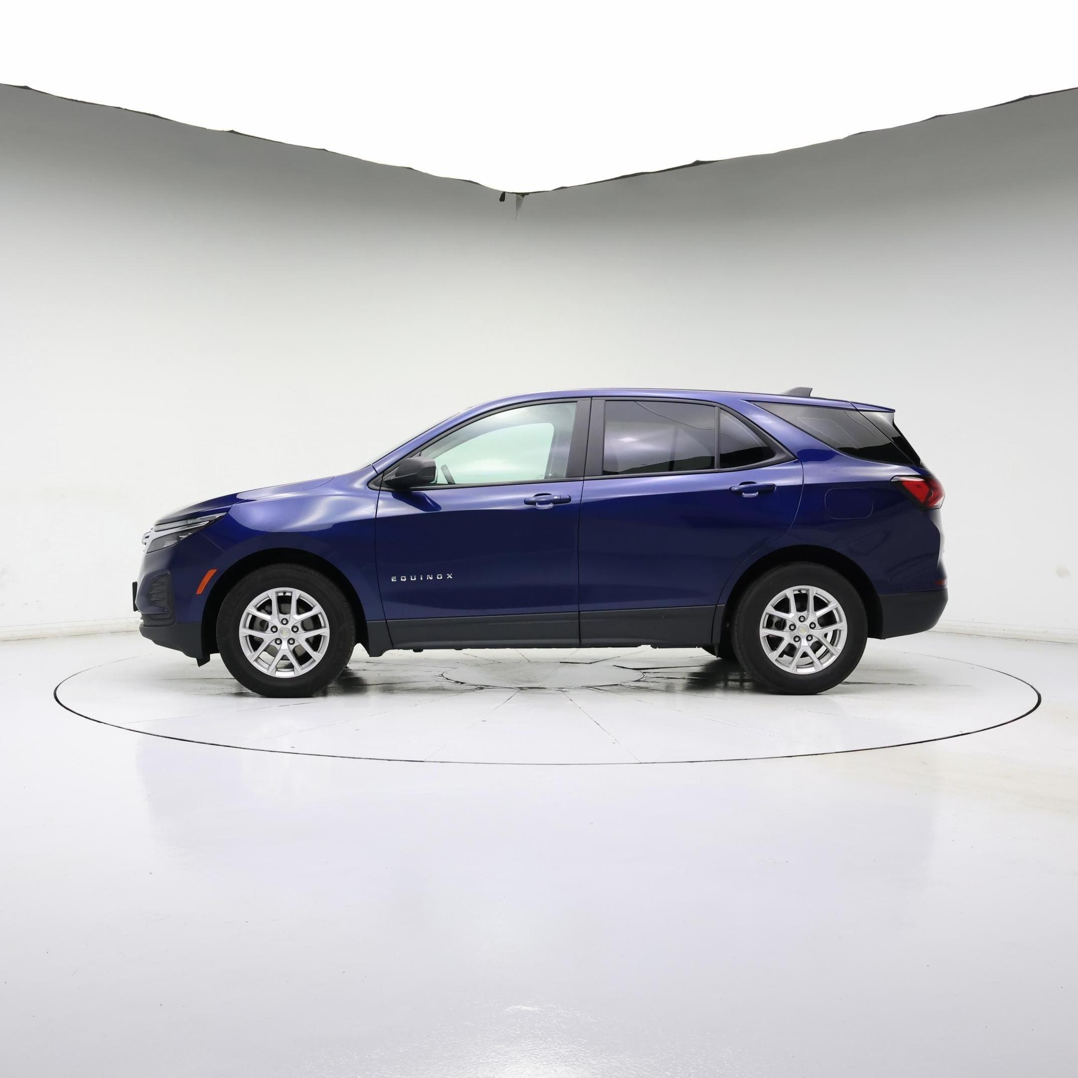 Thumbnail: 2022 Chevrolet Equinox - 3