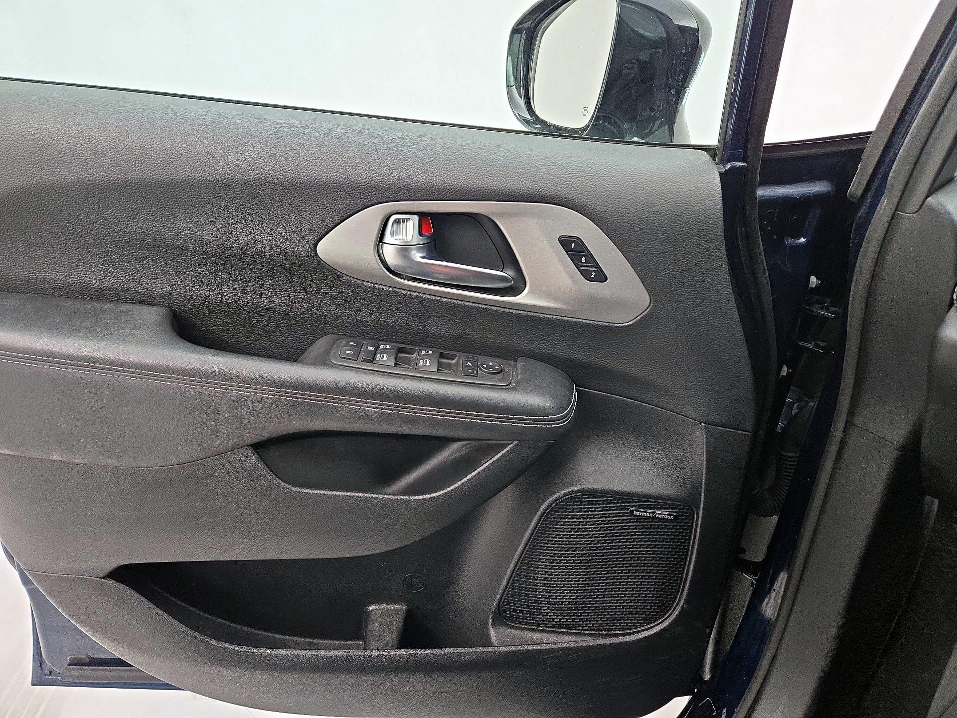 Thumbnail: 2023 Chrysler Pacifica - 12