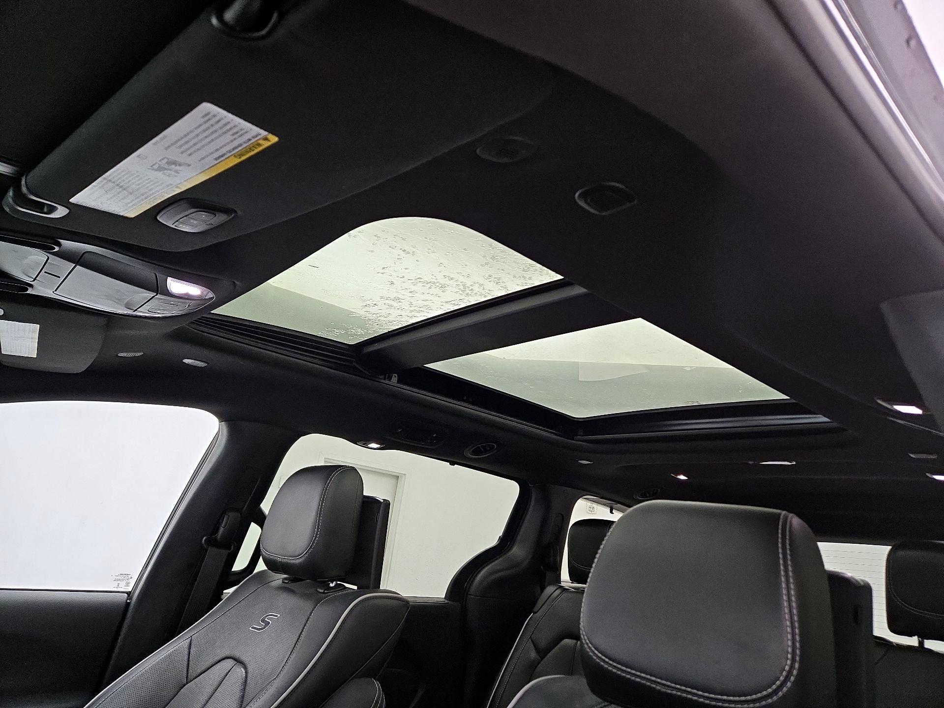 Thumbnail: 2023 Chrysler Pacifica - 20