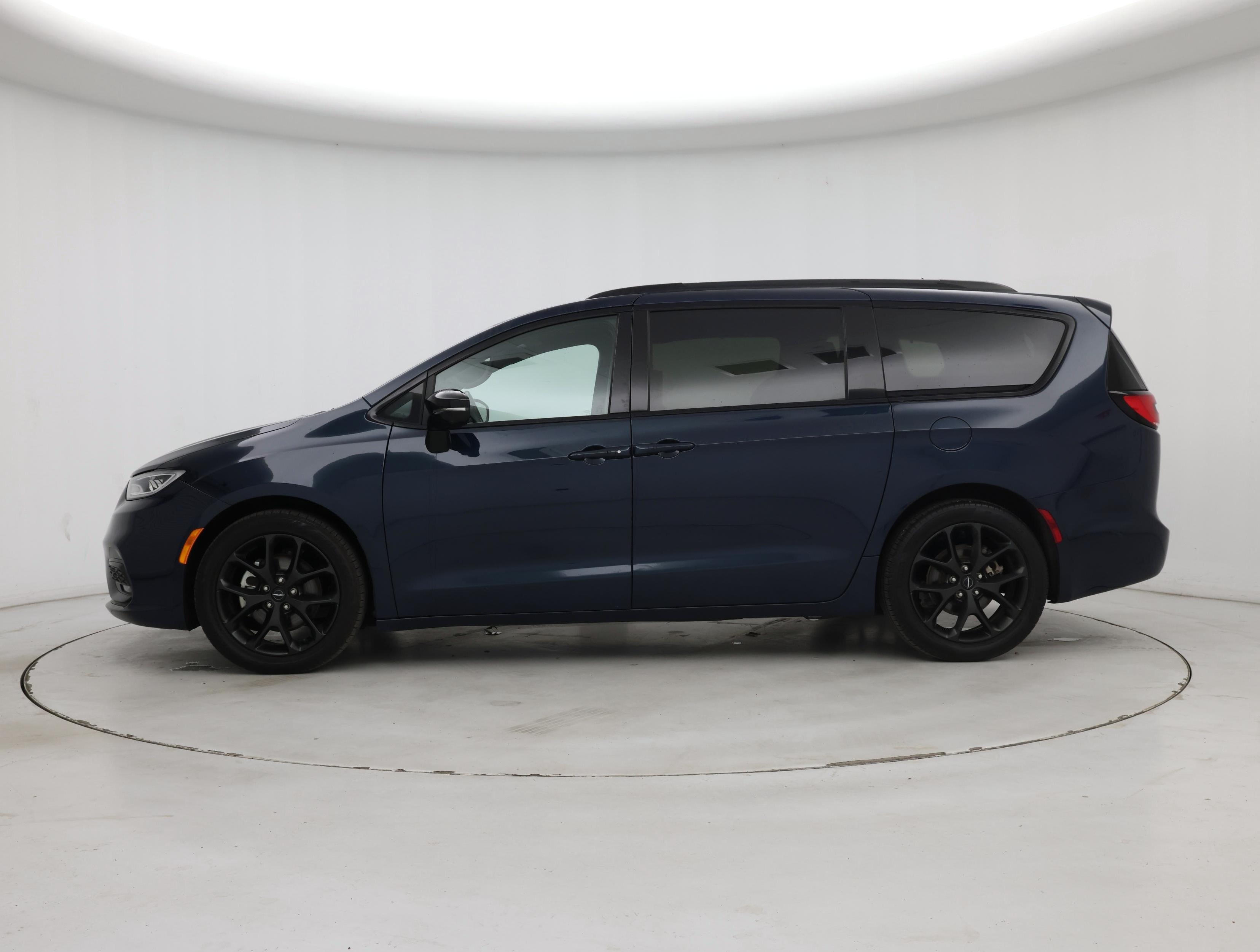 Thumbnail: 2023 Chrysler Pacifica - 3