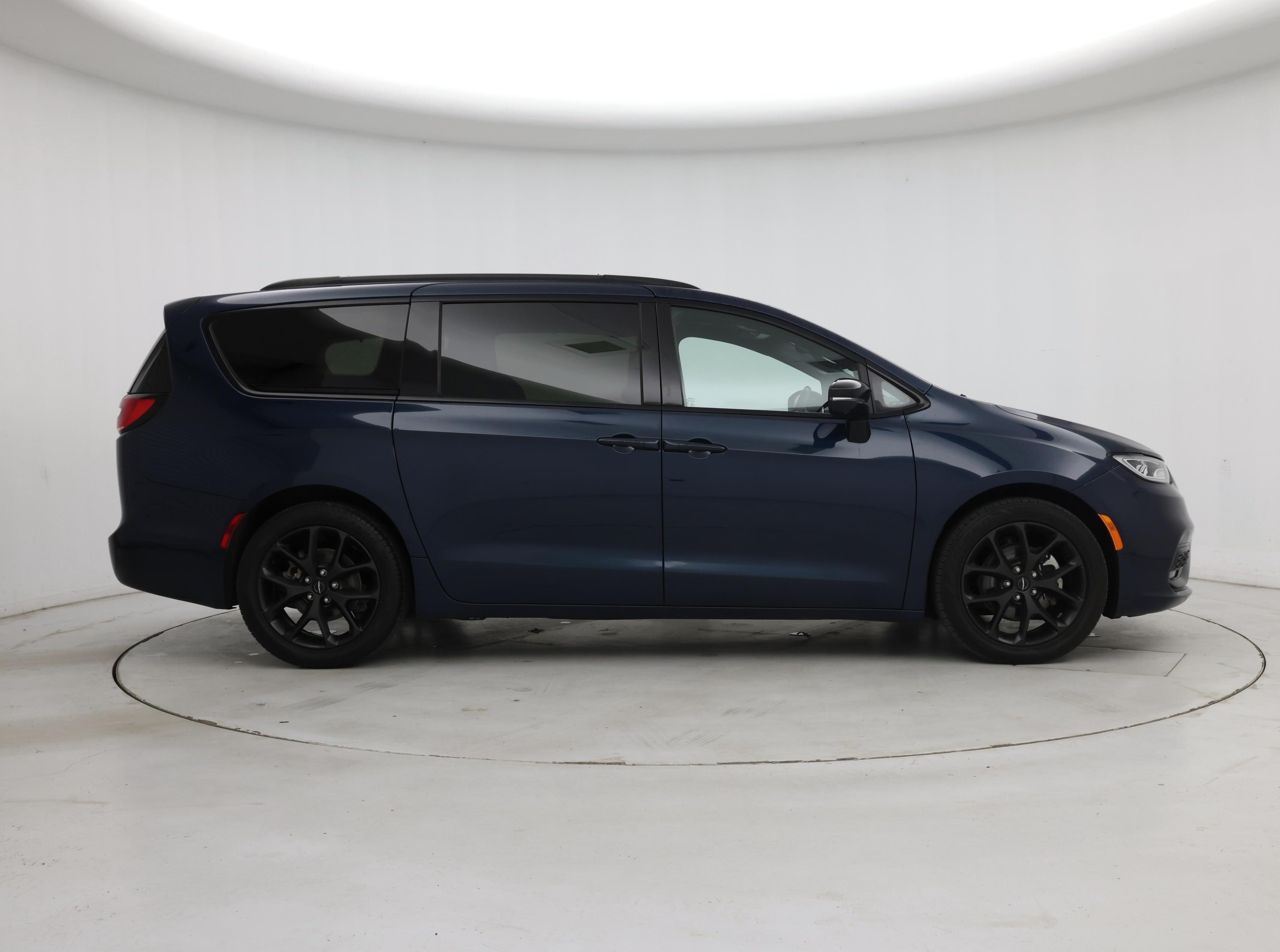 Thumbnail: 2023 Chrysler Pacifica - 7