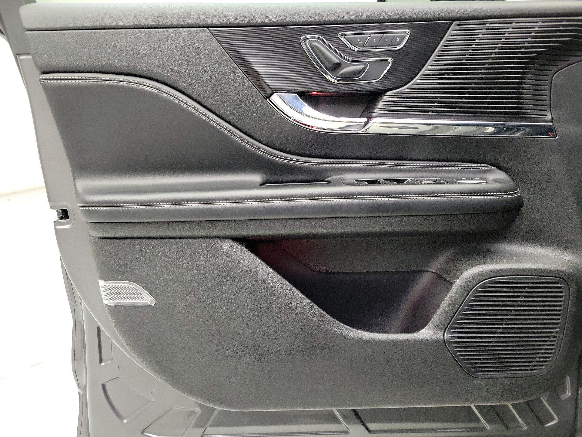 Thumbnail: 2022 Lincoln Corsair - 12