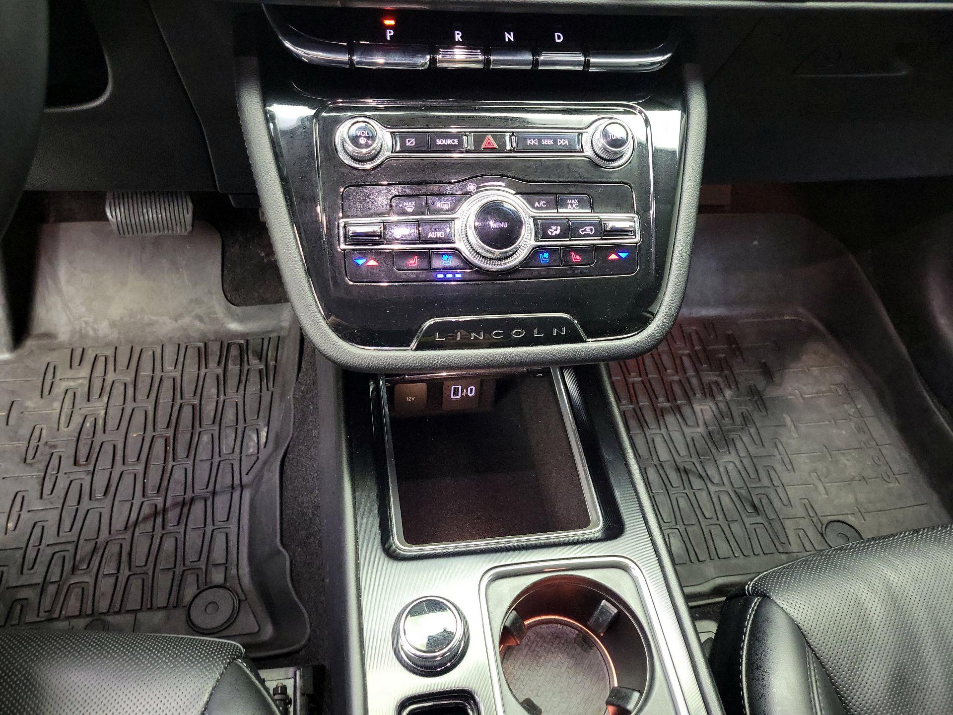 Thumbnail: 2022 Lincoln Corsair - 18