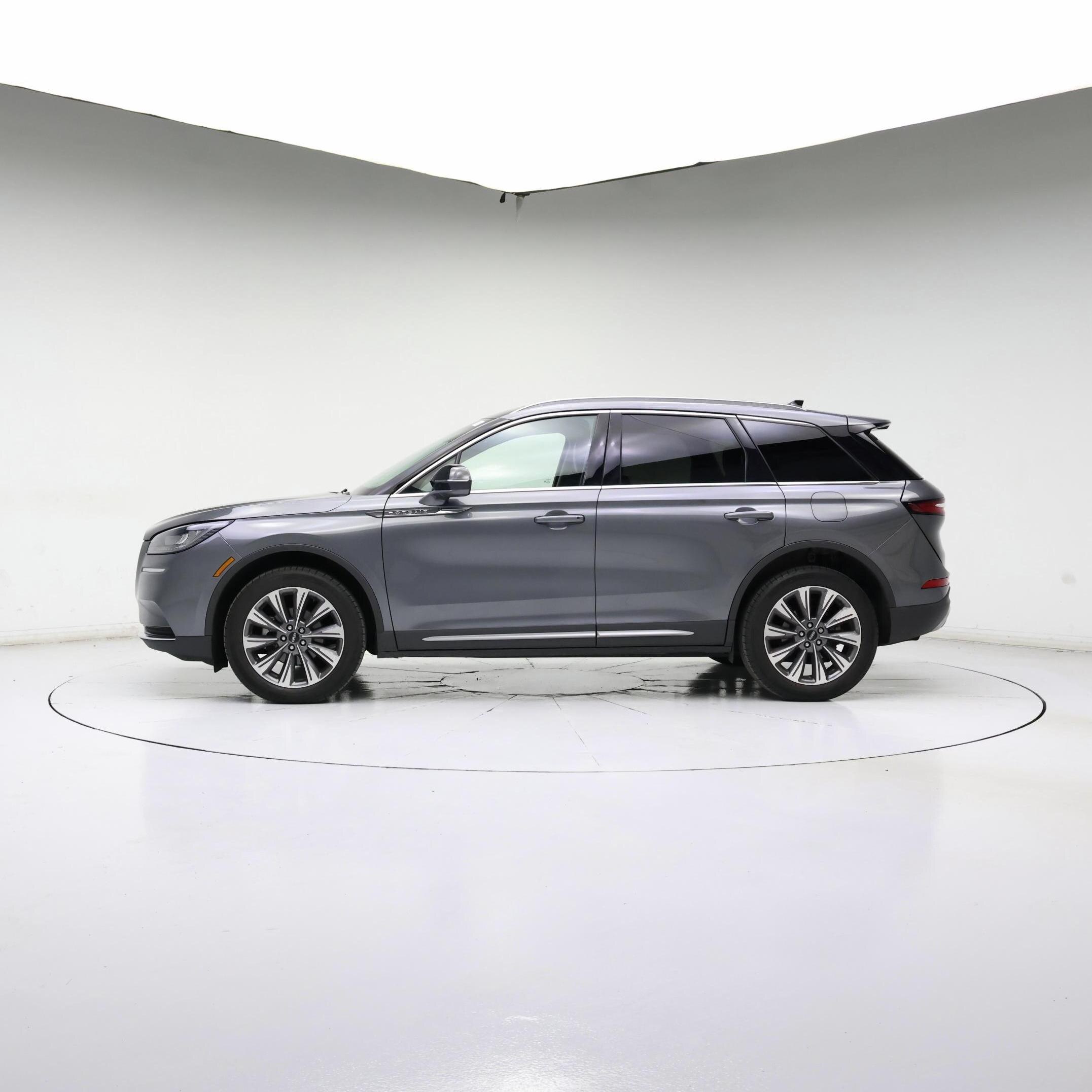 Thumbnail: 2022 Lincoln Corsair - 3